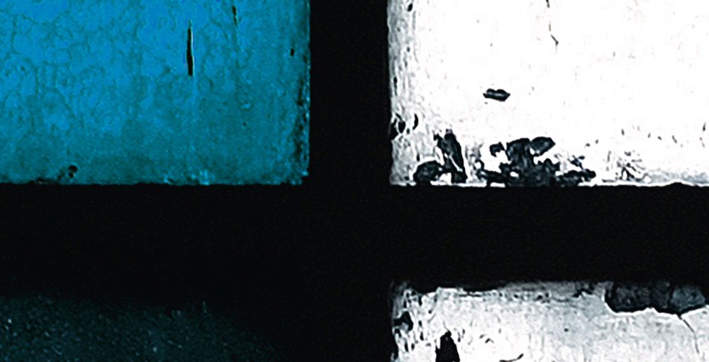             Bronx 3 - Digital behang, Loft met glas-in-loodramen - Blauw, Zwart | Matte gladde vlieseline
        