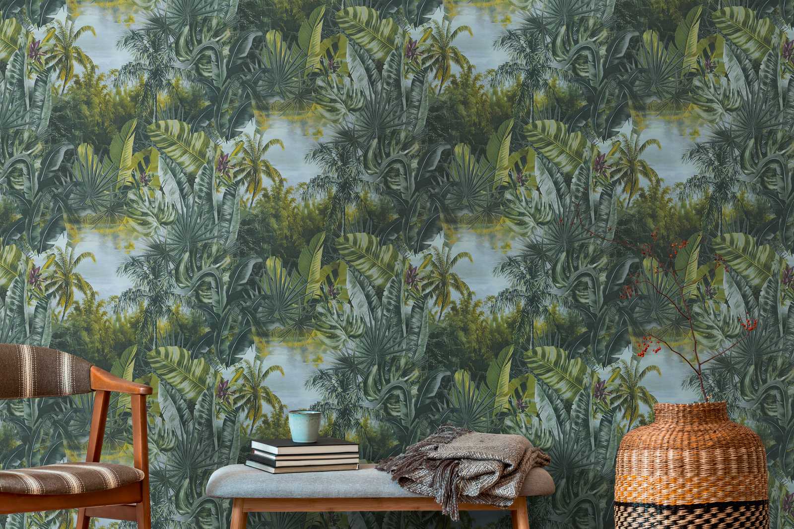             Non-woven wallpaper jungle with palm trees & leaves design - green
        