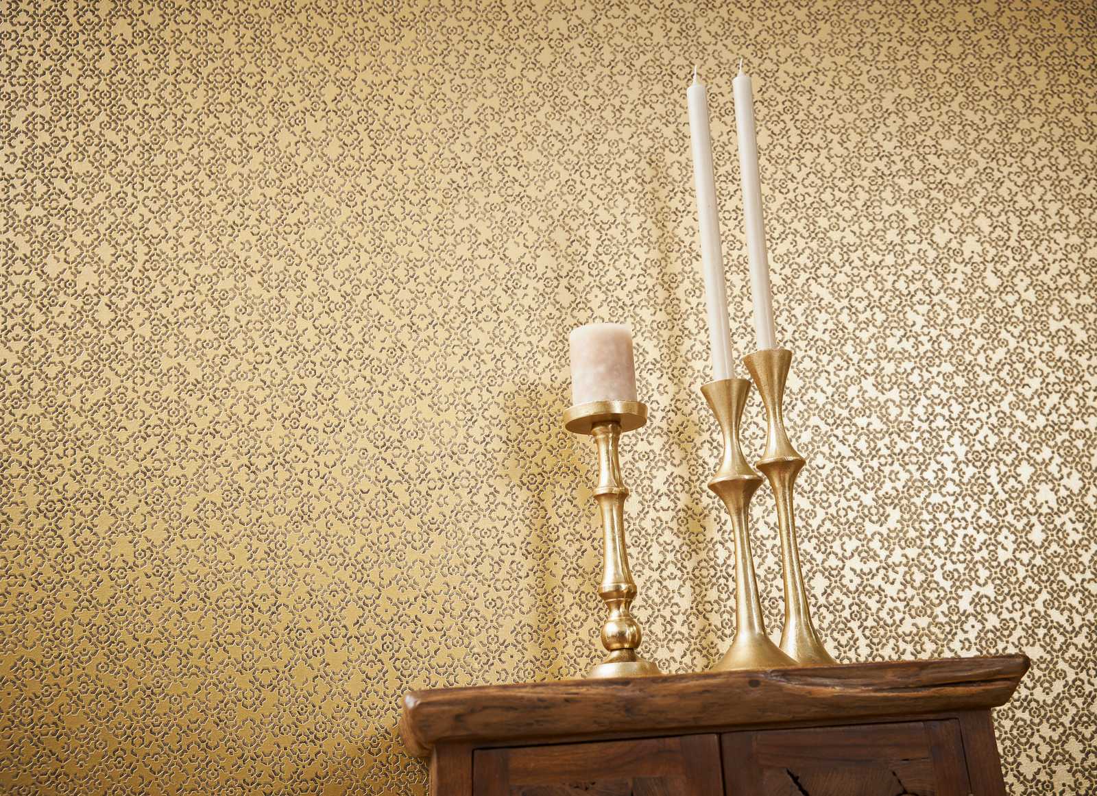             Gouden patroonbehang met 3D effect & metallic glans - Bruin, Geel, Metallic
        