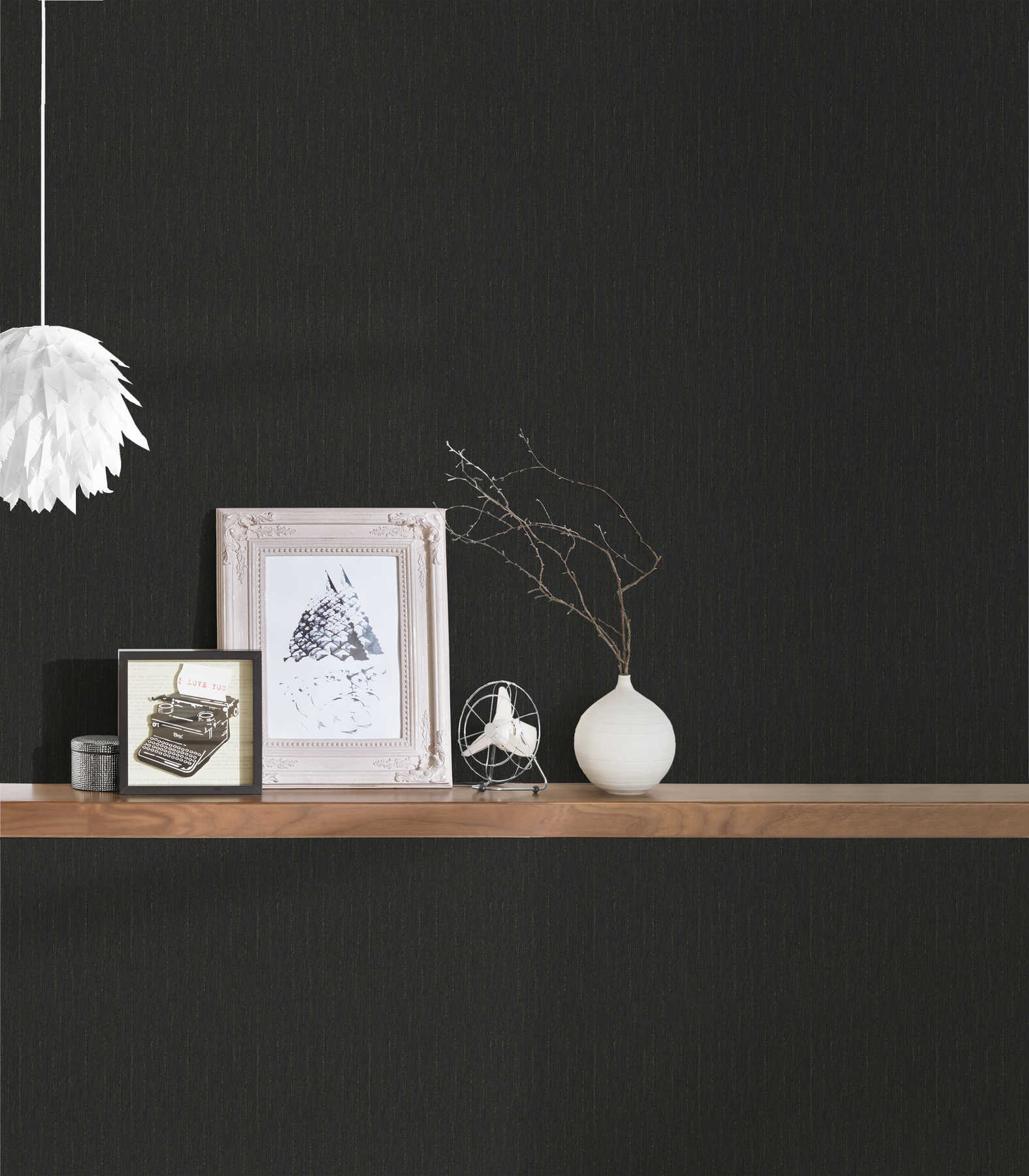             Black plain wallpaper with fine glitter threads - Black
        