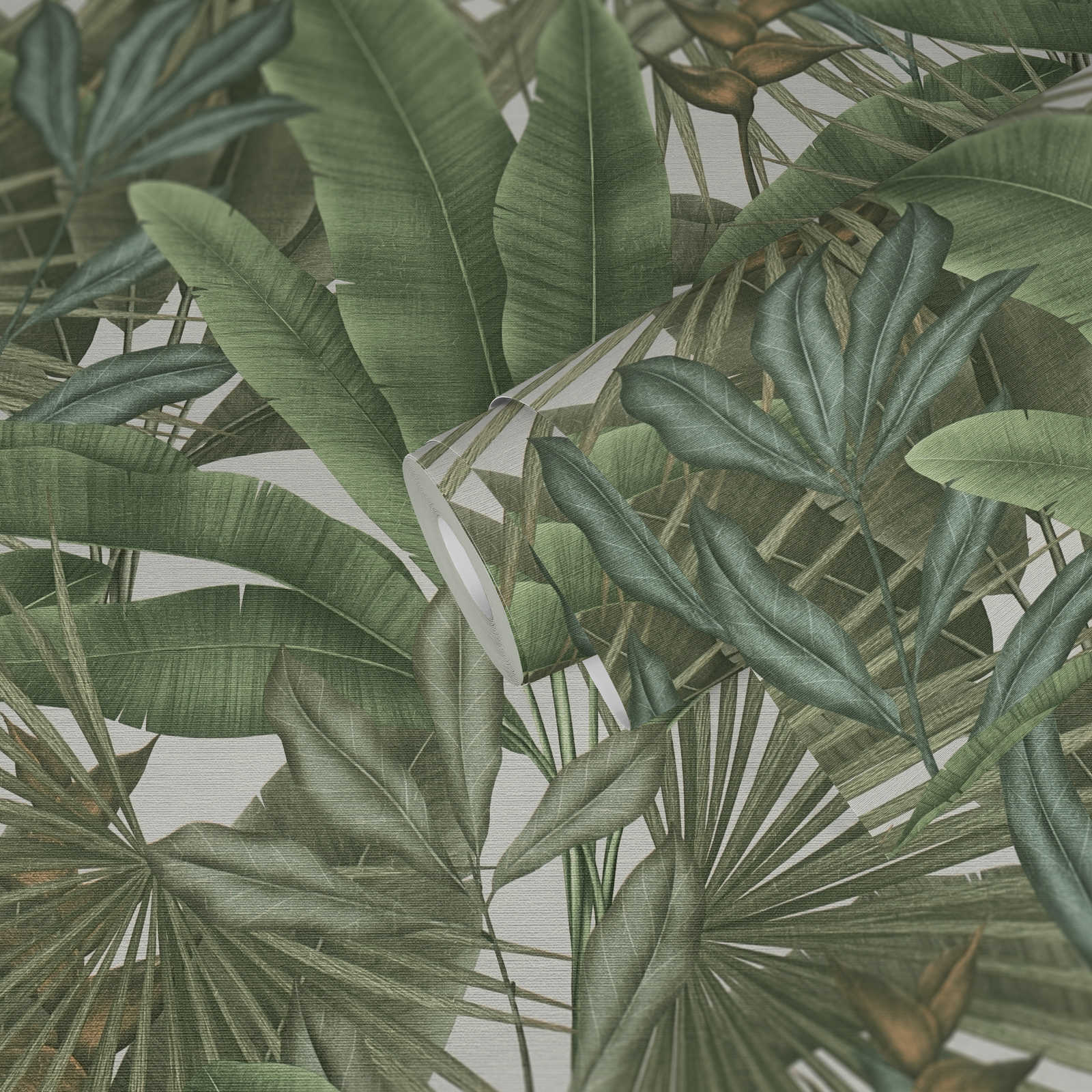             Bloemrijk jungle behang licht gestructureerd met grote bladeren - groen, wit, beige
        
