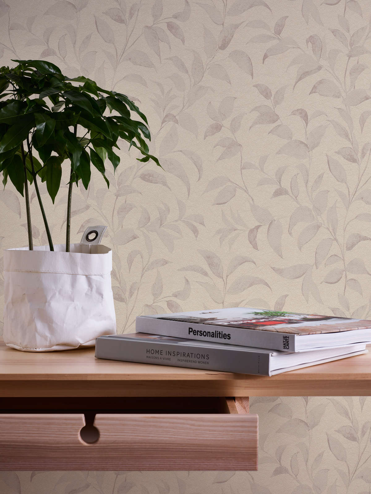             Floral wallpaper with leaves shimmering textured - grey, silver
        