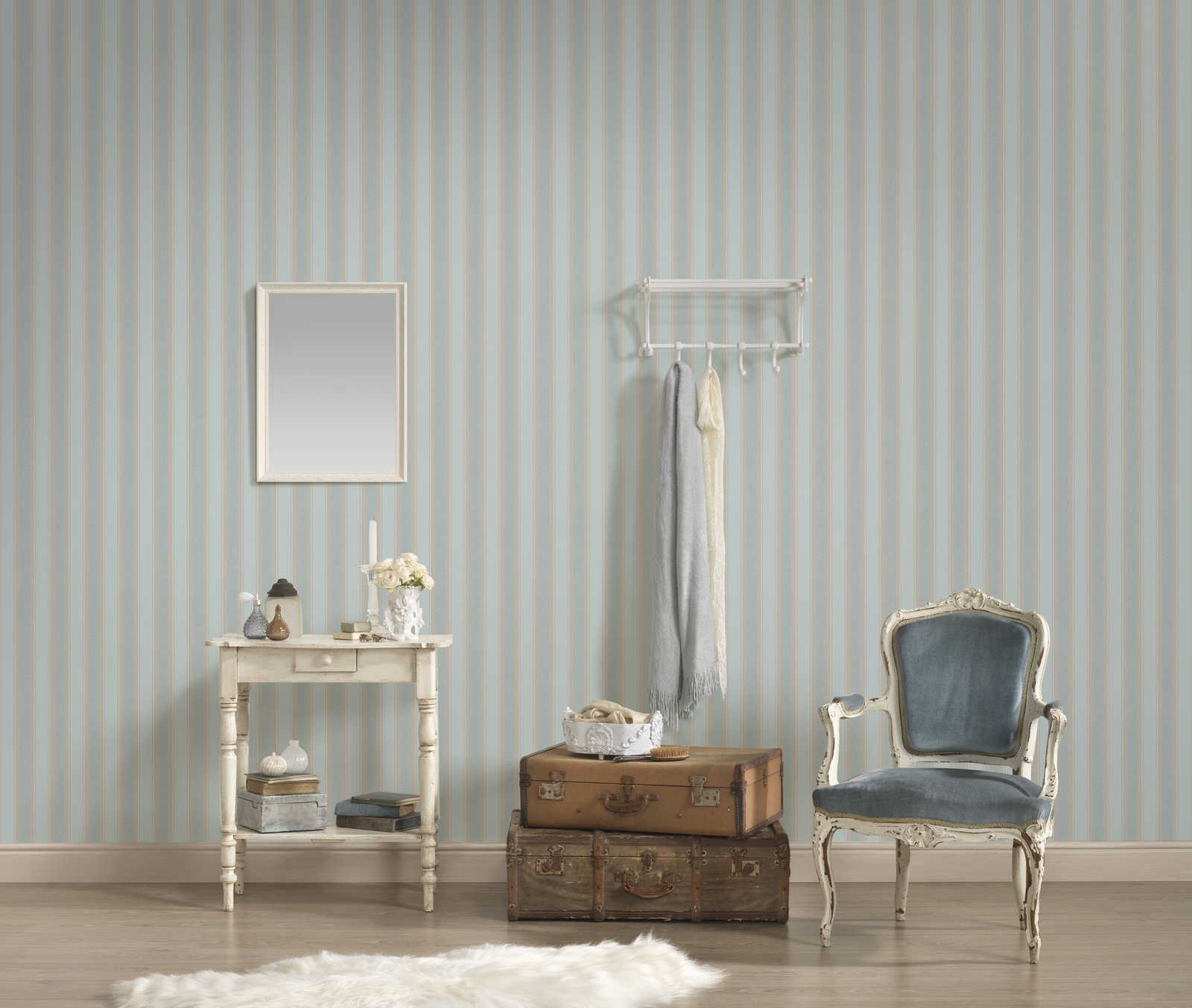             Striped wallpaper with glitter effect - blue, brown
        