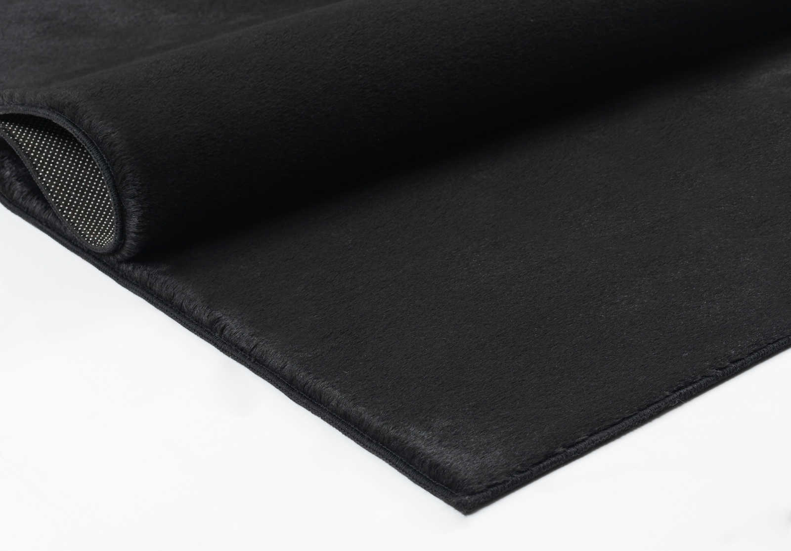             Knuffelzacht hoogpolig tapijt in zwart - 140 x 70 cm
        