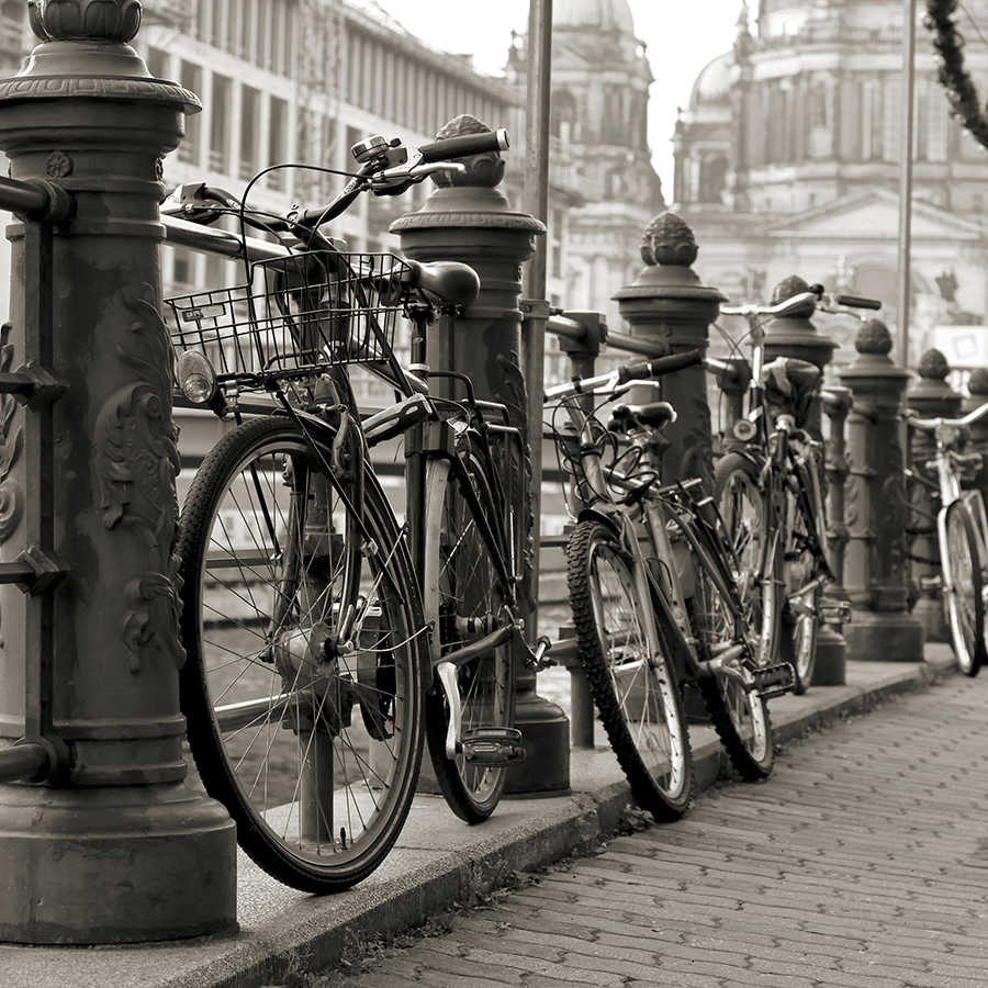 Carta da parati City Bicycles on the River Ringhiera su tessuto non tessuto liscio opaco
