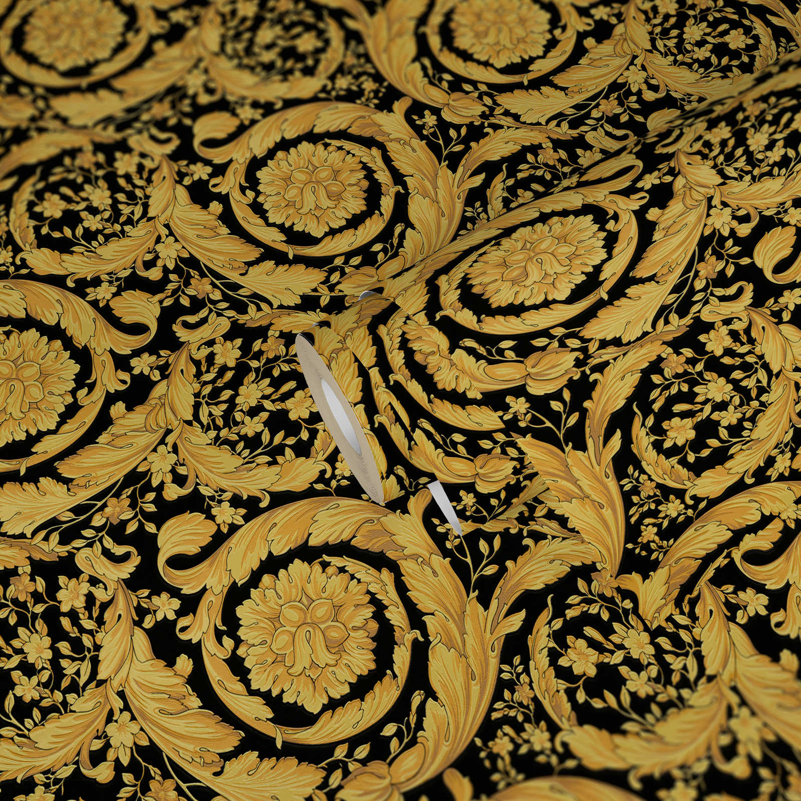             VERSACE behang met sierlijk bloemenpatroon - goud, zwart
        