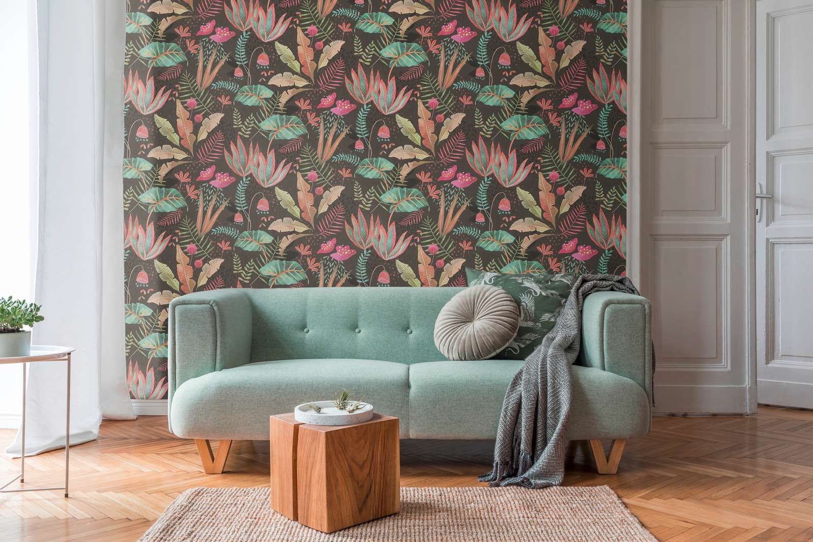             Floral non-woven wallpaper with mixed leaves lightly textured, matt - black, multicoloured, green
        