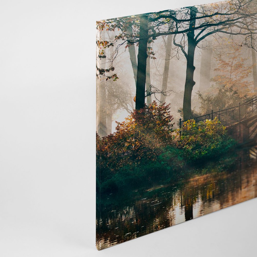             Canvas met brug over een rivier in een loofbos - 0.90 m x 0.60 m
        