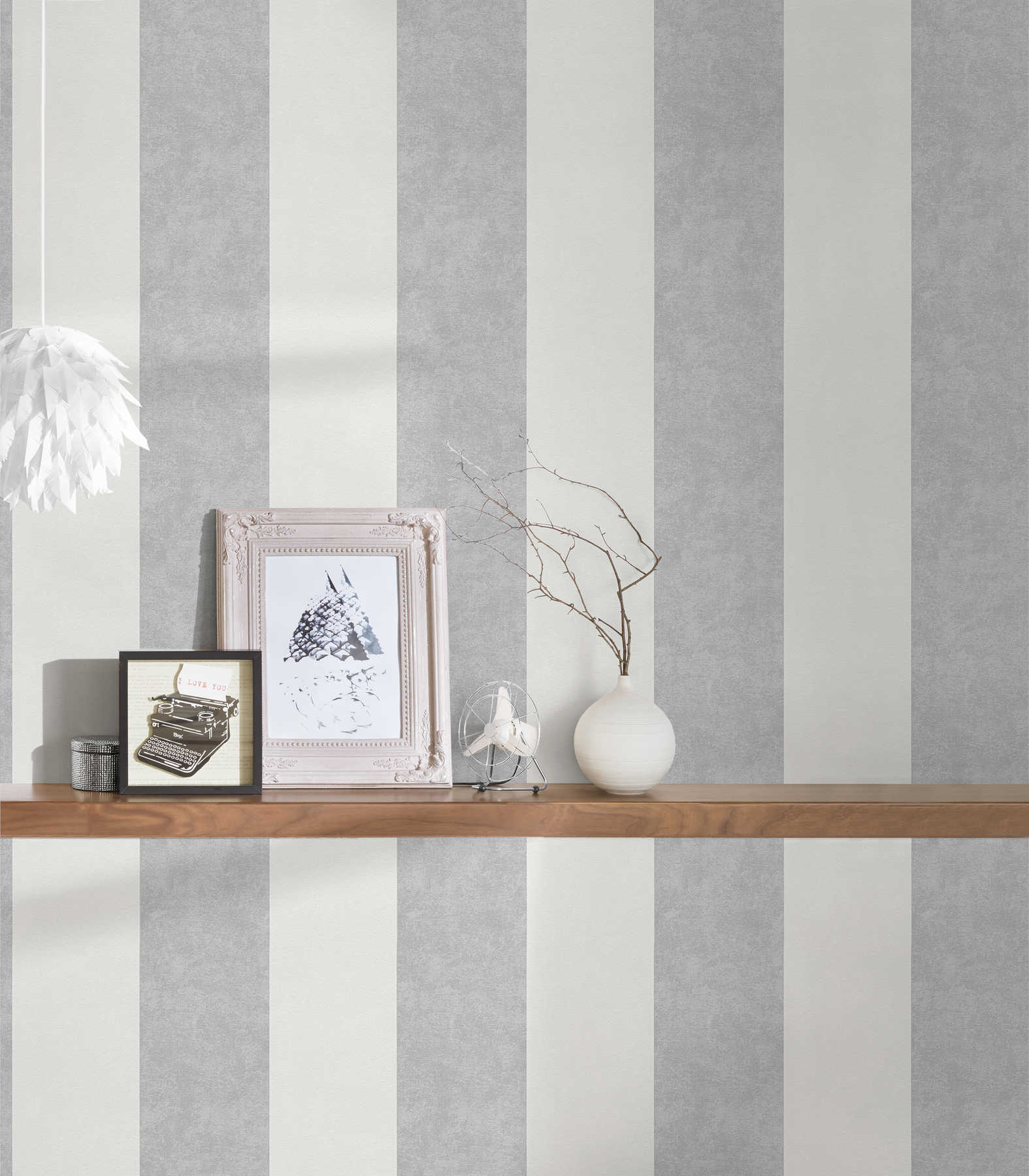             Striped wallpaper with texture pattern - grey
        