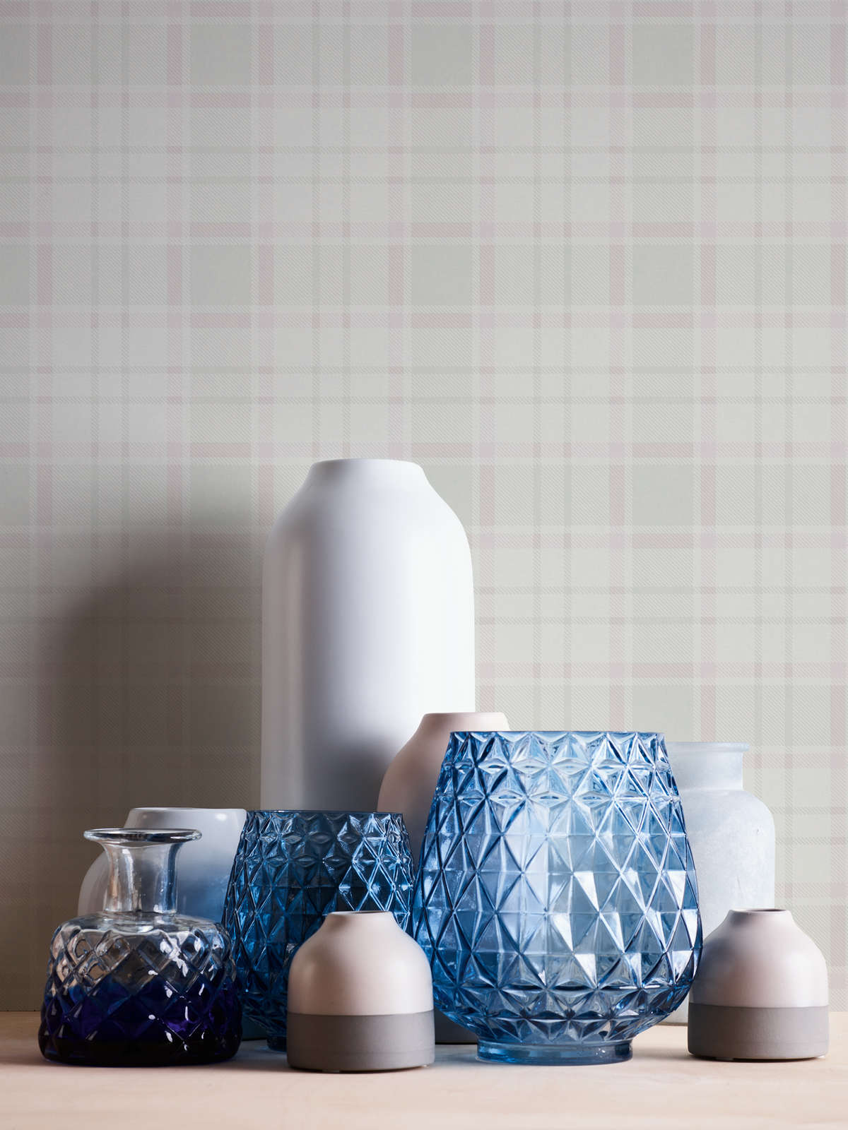             Wallpaper in chequered and country style - white, blue, grey
        