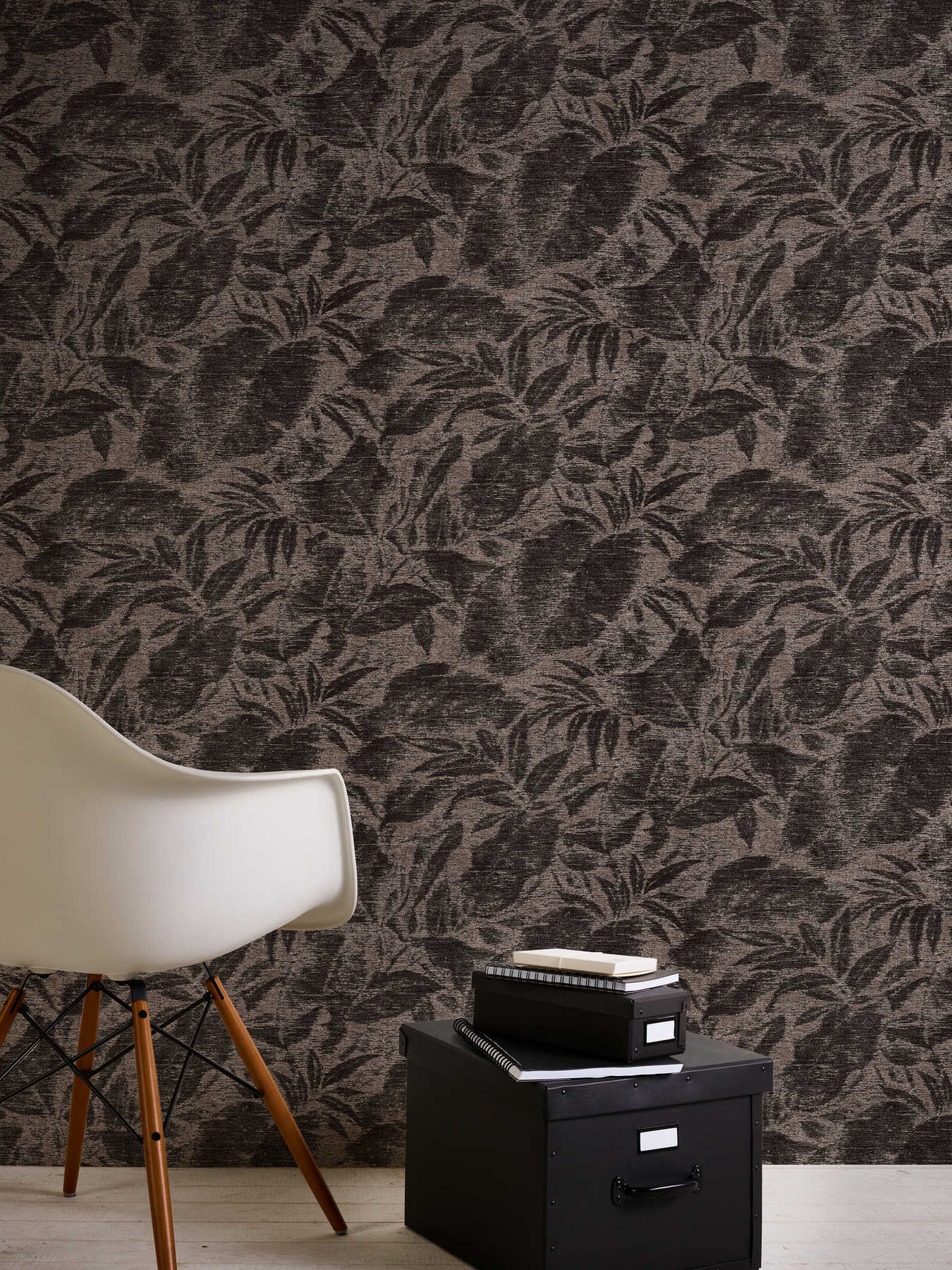             Non-woven wallpaper leaf pattern, mottled - black, brown
        