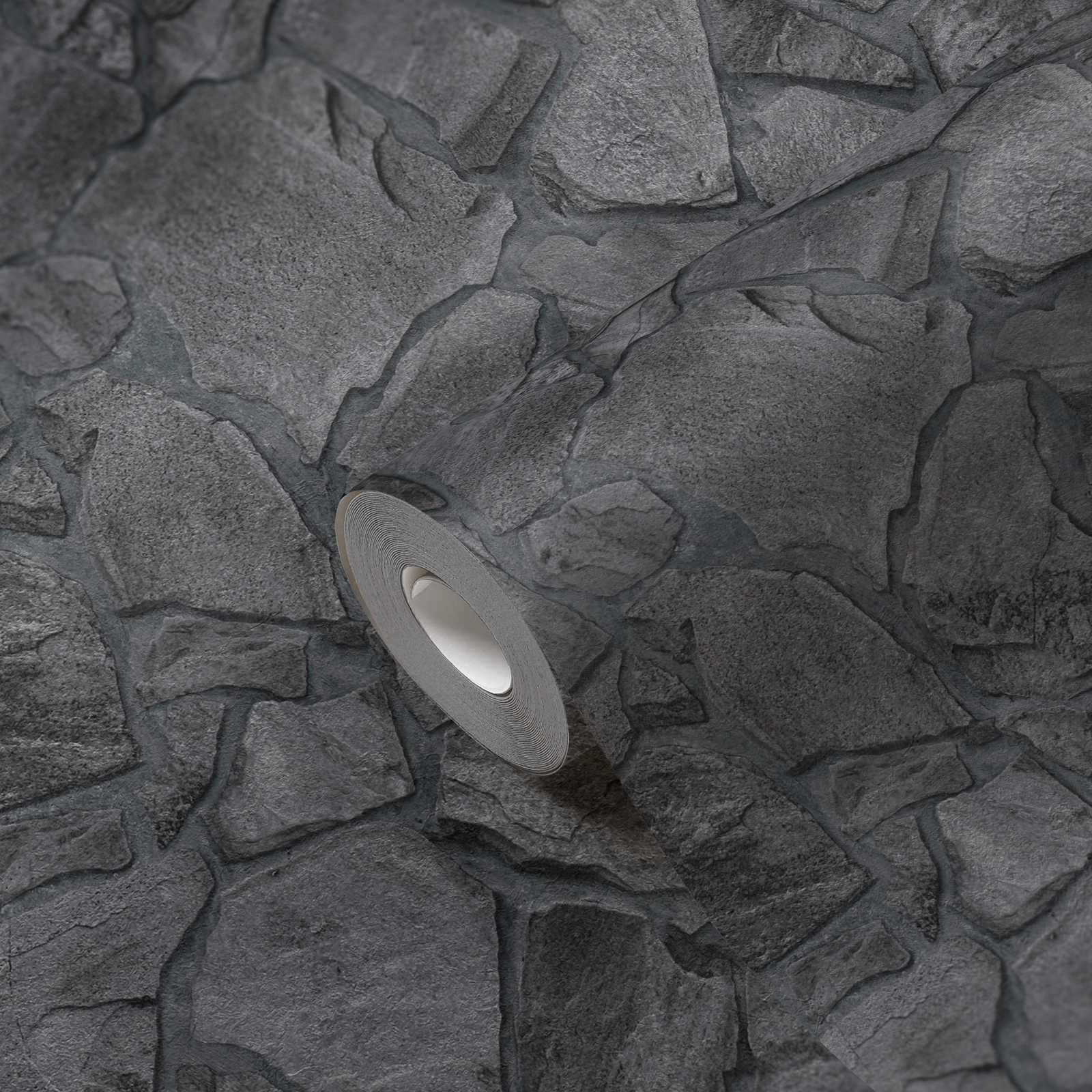             Papel pintado con aspecto de piedra natural negra
        