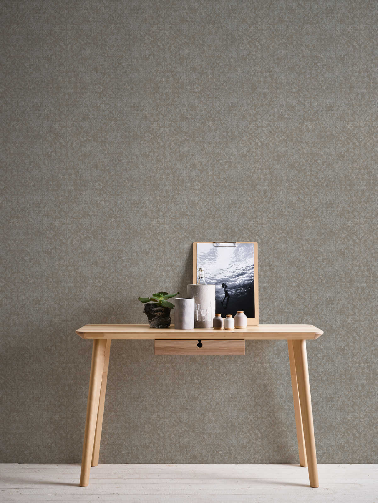             Ethno wallpaper grey-brown with brocade textile look
        