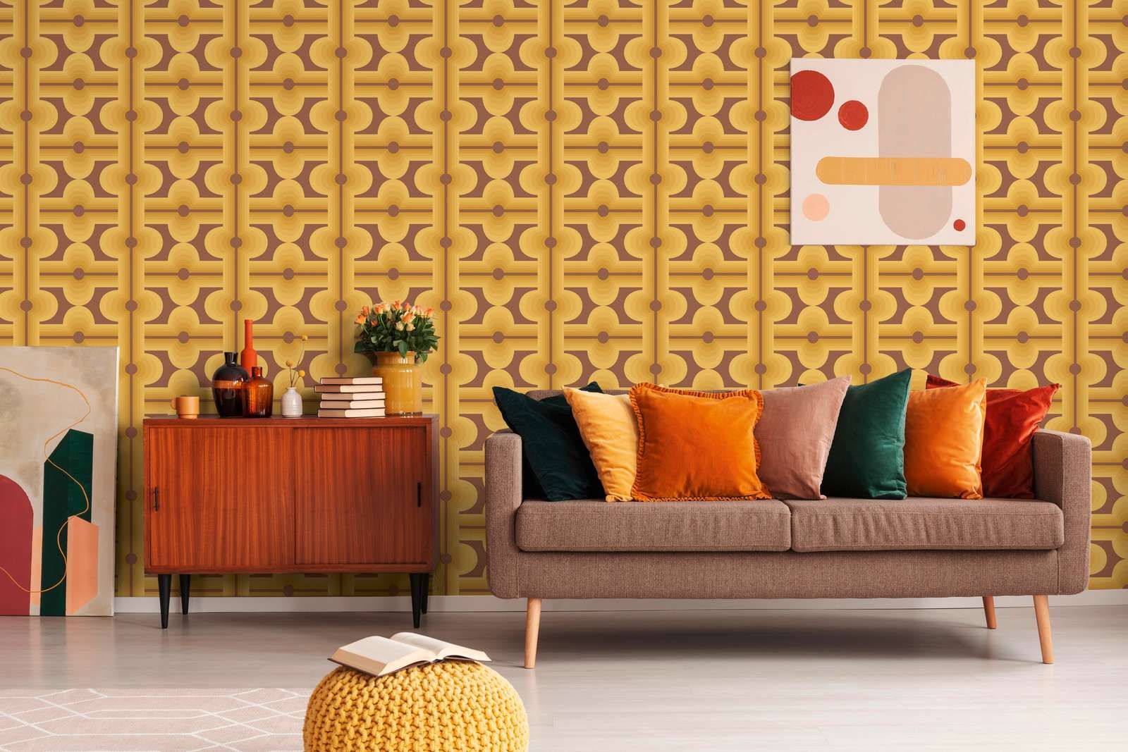             Abstracte patronen op jaren 70 vliesbehang in warme kleuren - bruin, geel, oranje
        