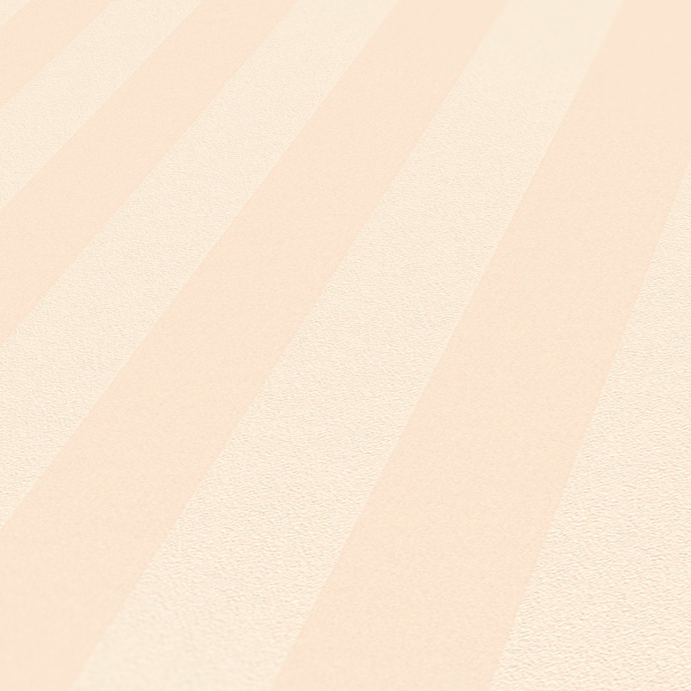             Striped wallpaper classic romantic design - pink
        