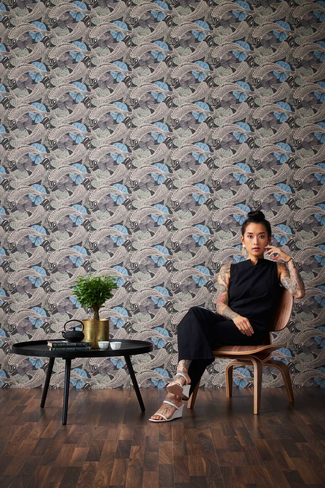             Papel pintado no tejido Diseño koi asiático con efecto metálico - azul, metálico, negro
        