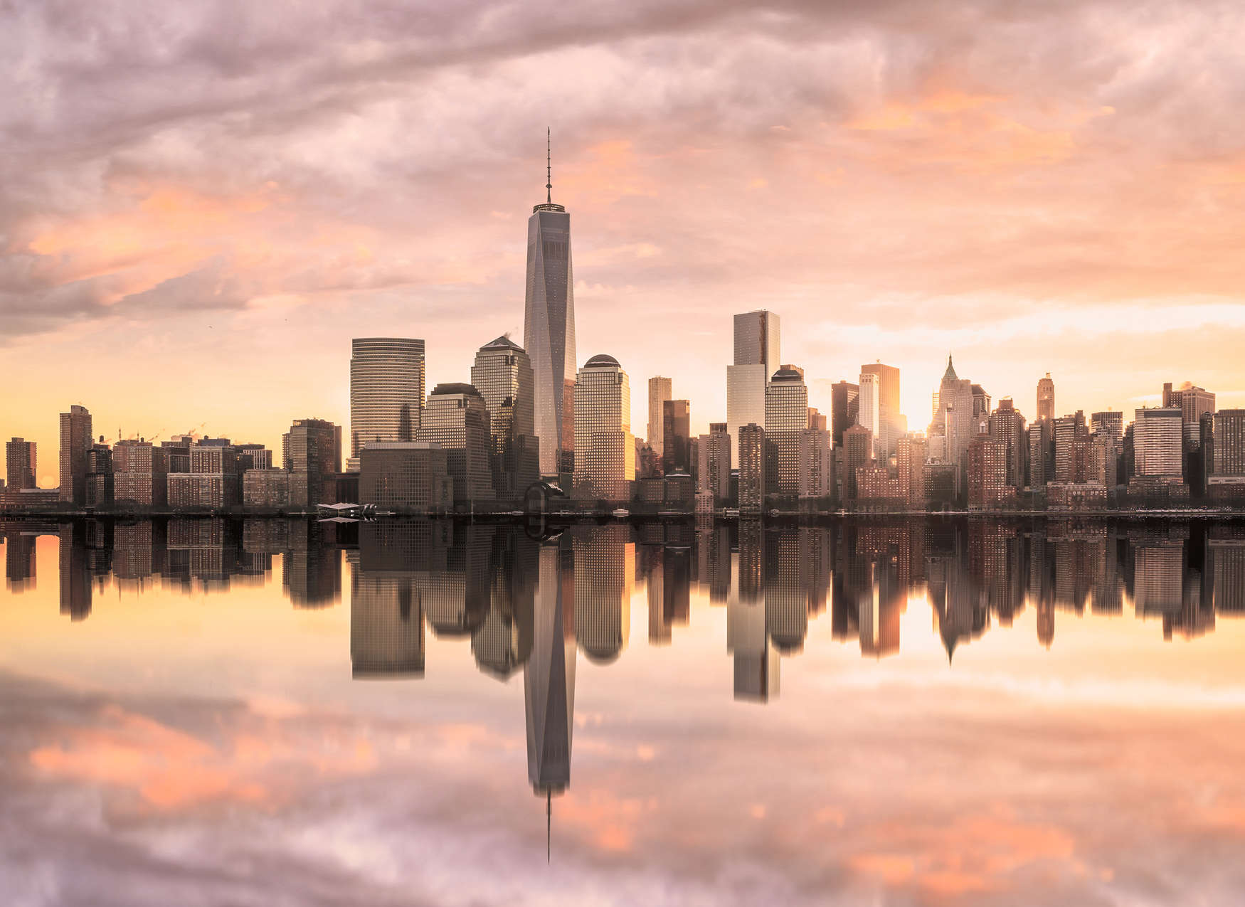             Digital behang New York Skyline in de Avond - Grijs, Oranje, Geel
        