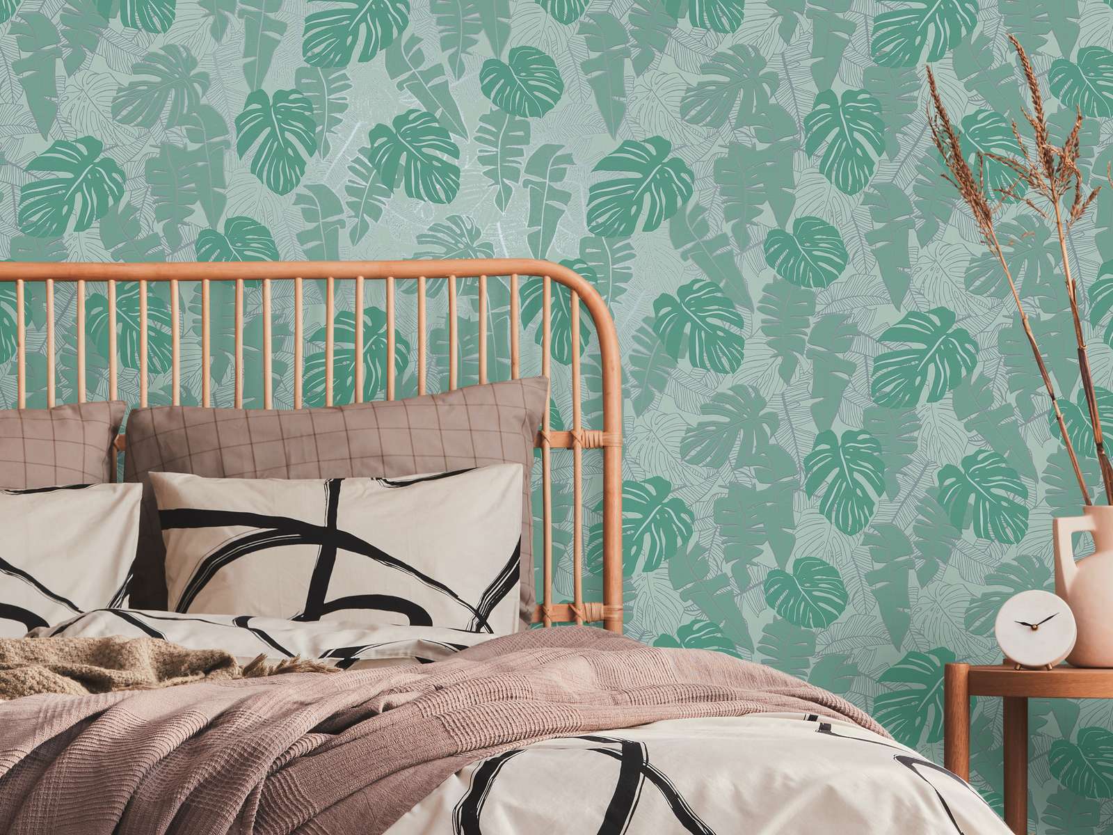             Jungle wallpaper with shiny pattern - green, metallic
        