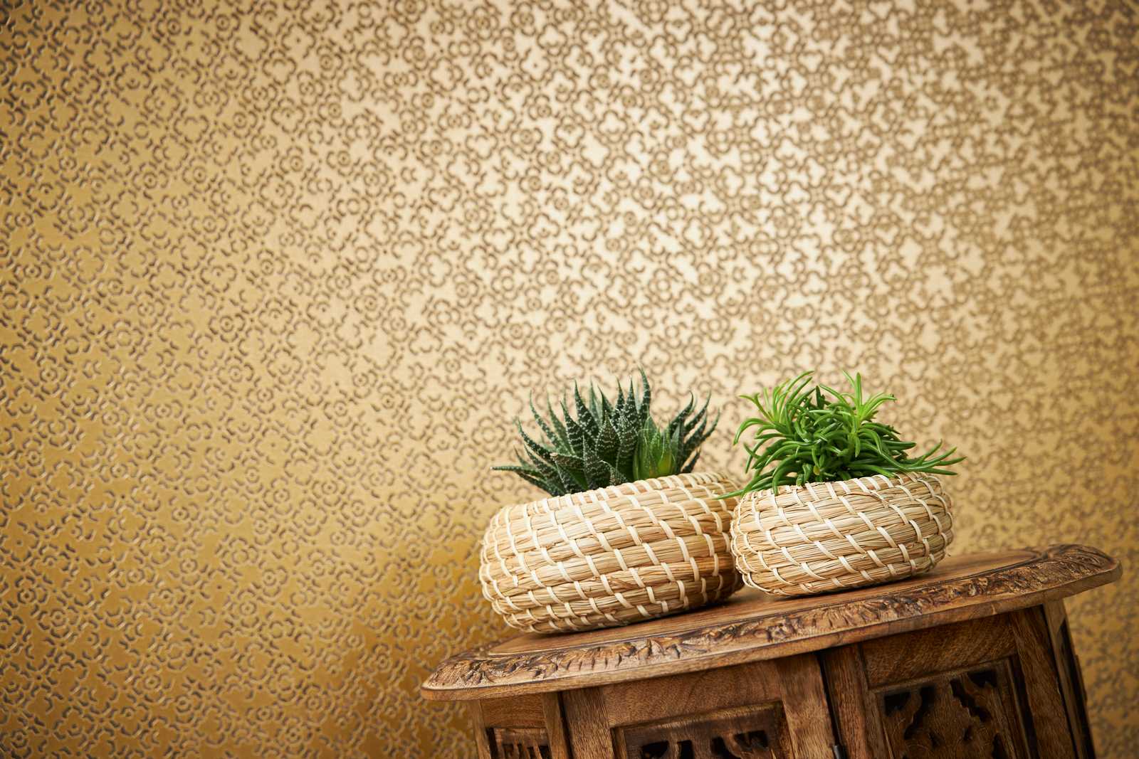             Golden pattern wallpaper with 3D effect & metallic luster - Brown, Yellow, Metallic
        