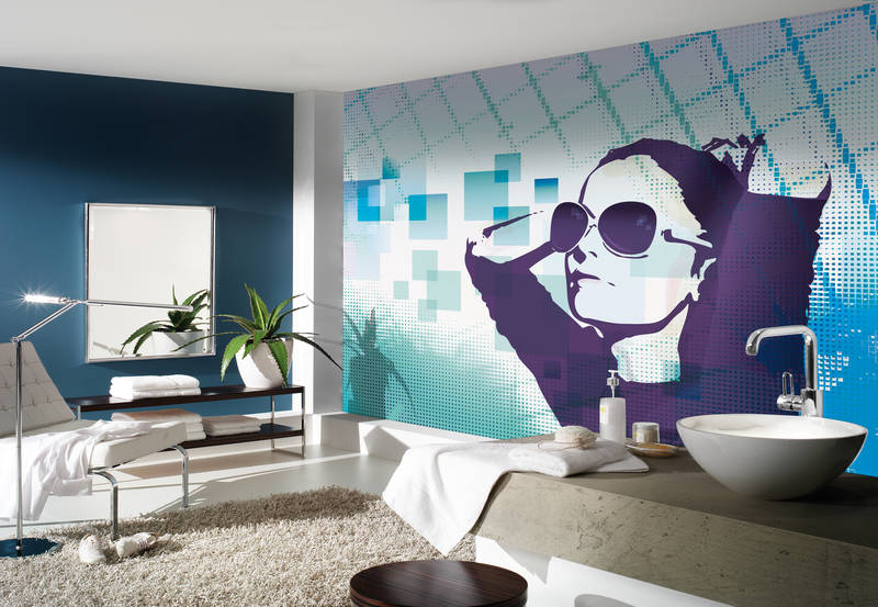             Graphic design mural - Young woman with sunglasses
        