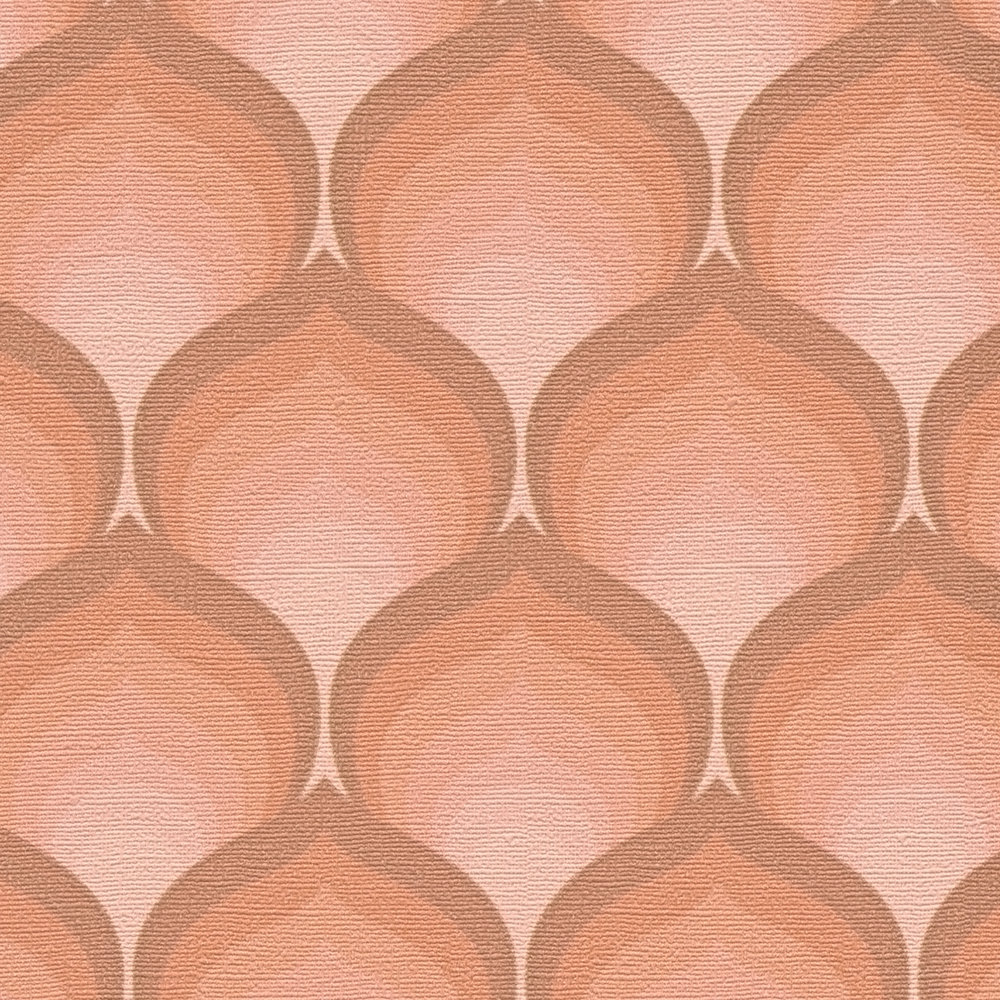             Papel pintado no tejido retro con motivos de escamas en colores cálidos: naranja, rojo, rosa
        