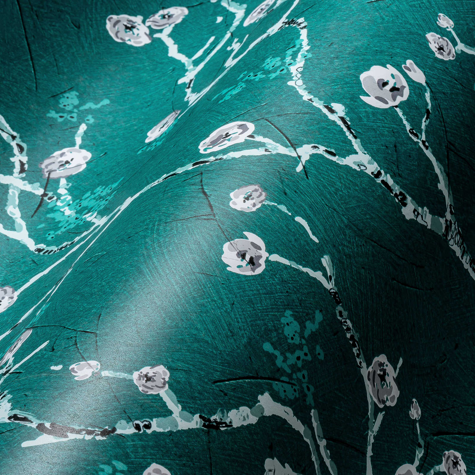             Donkergroen behang met bloemmotief in Aziatische stijl
        