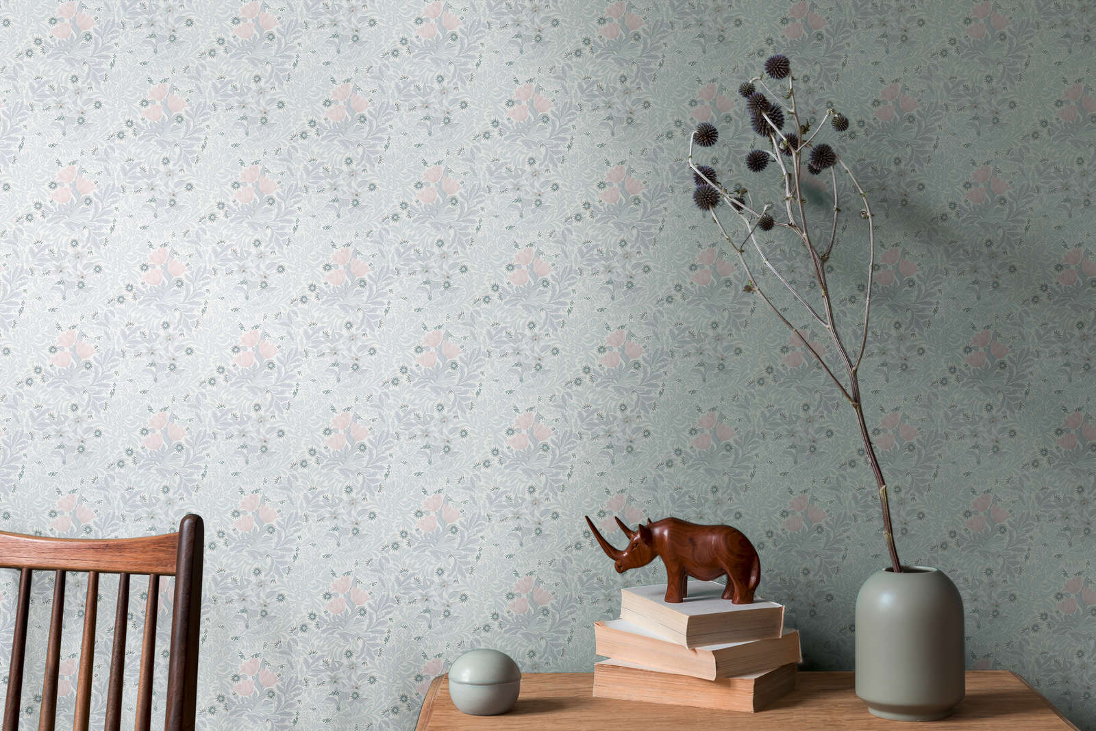             Non-woven wallpaper with floral pattern in soft shades - grey, pink, white
        