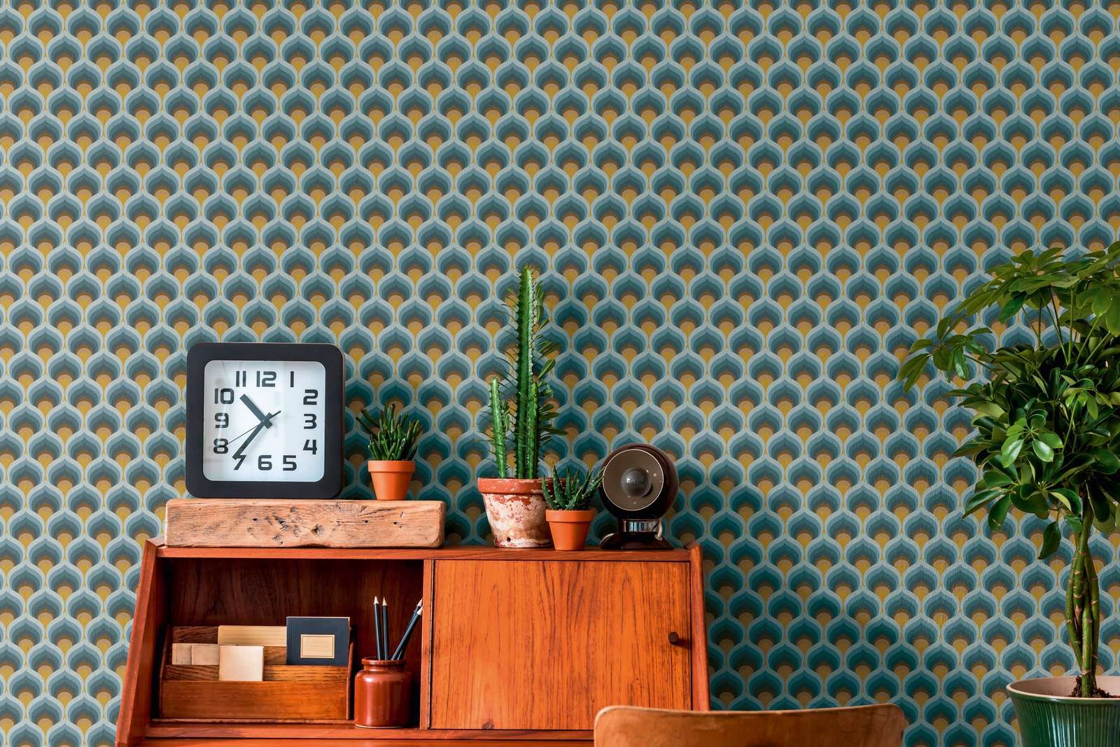             Non-woven wallpaper with retro scale pattern - blue, brown, yellow
        