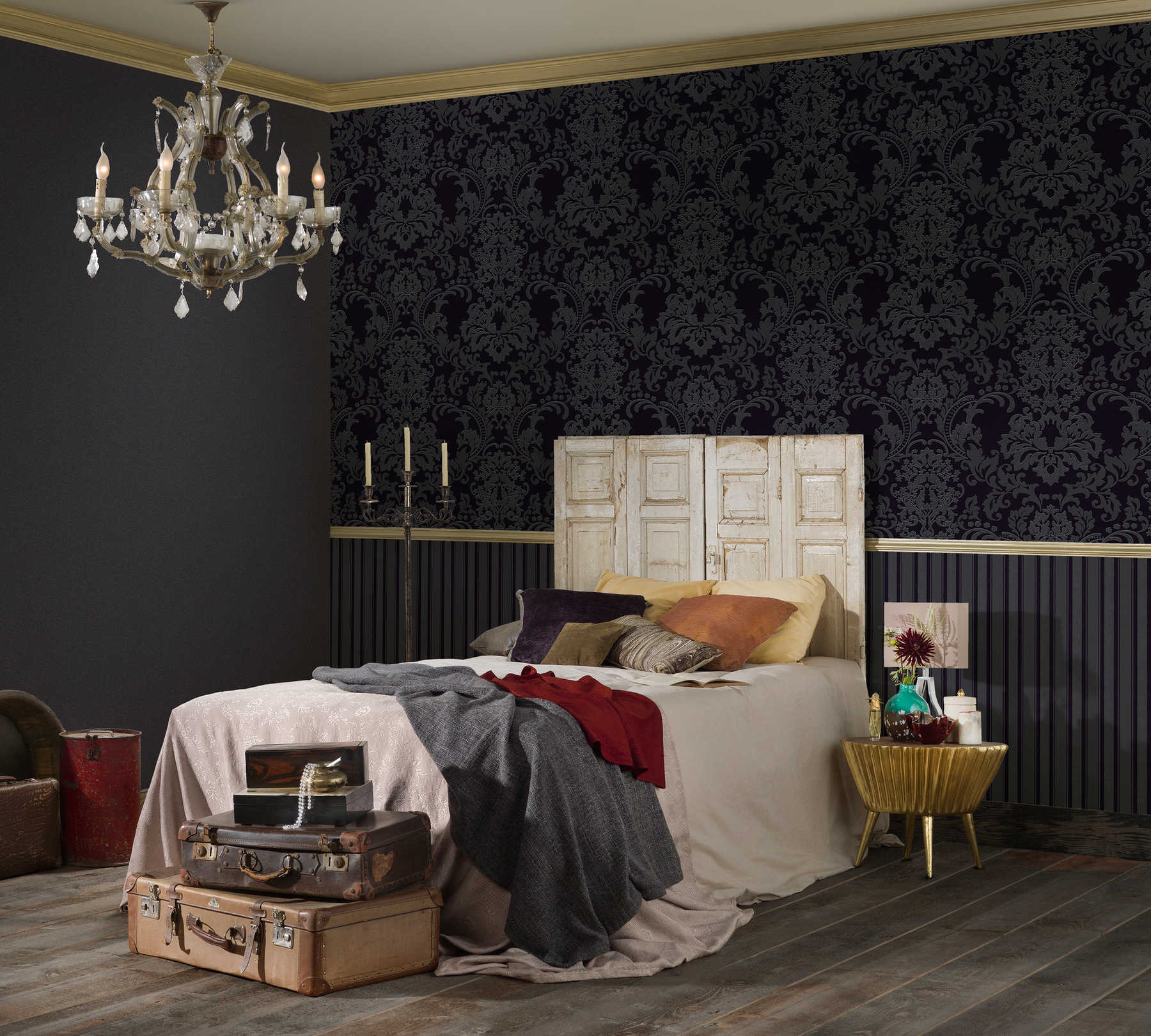             Striped wallpaper with glitter effect - black
        