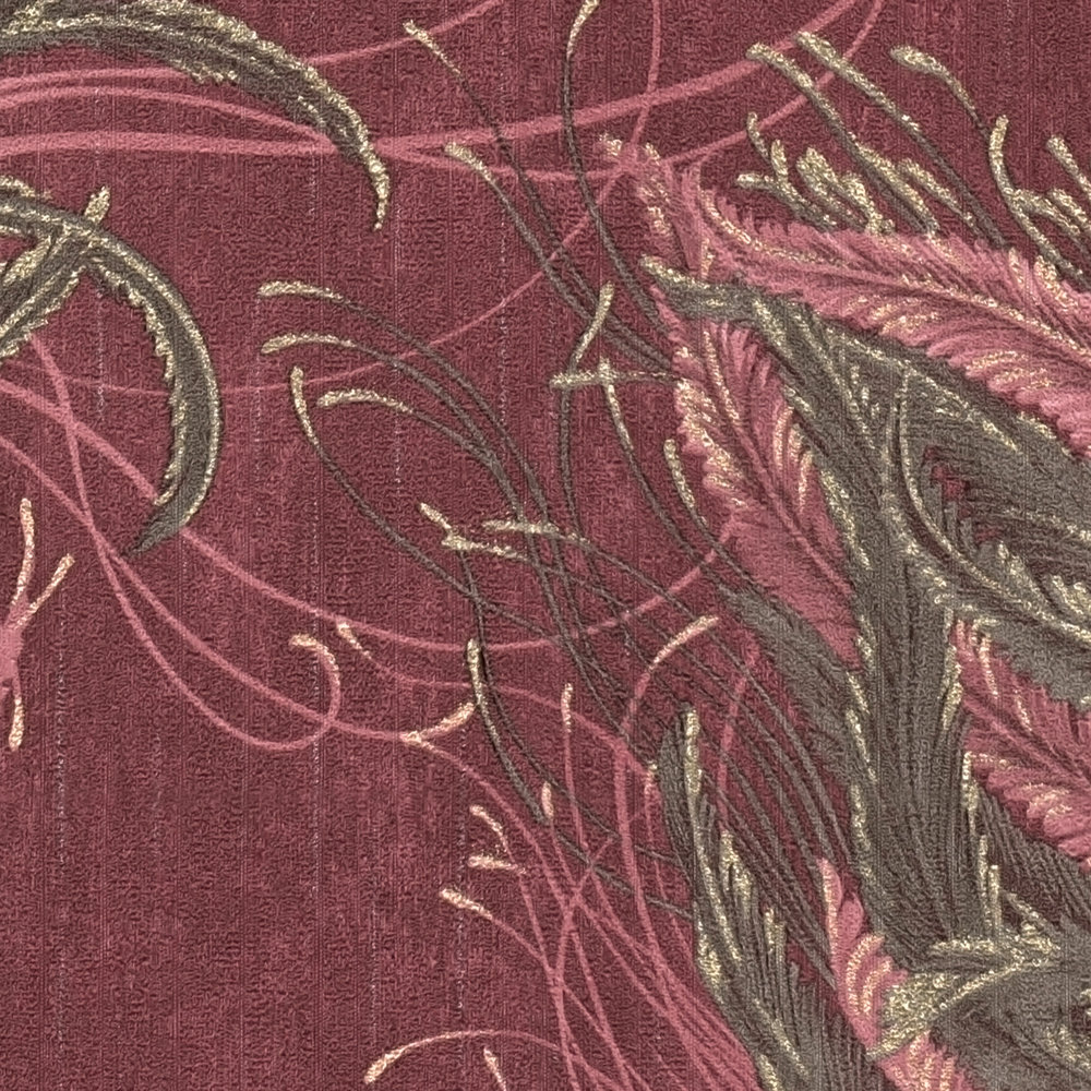             Rood behang met veren, goud design & textuur effect
        
