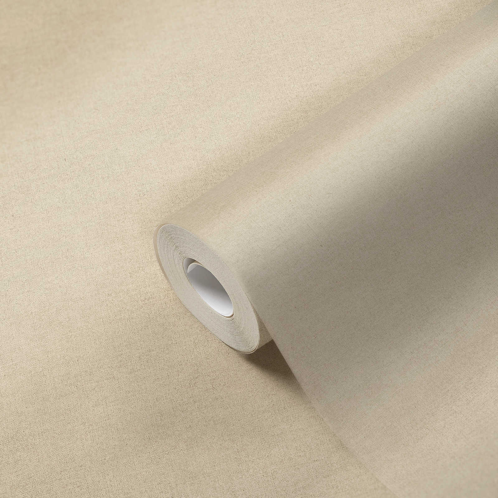             Papier peint couleur sable, mat avec motifs structurés
        