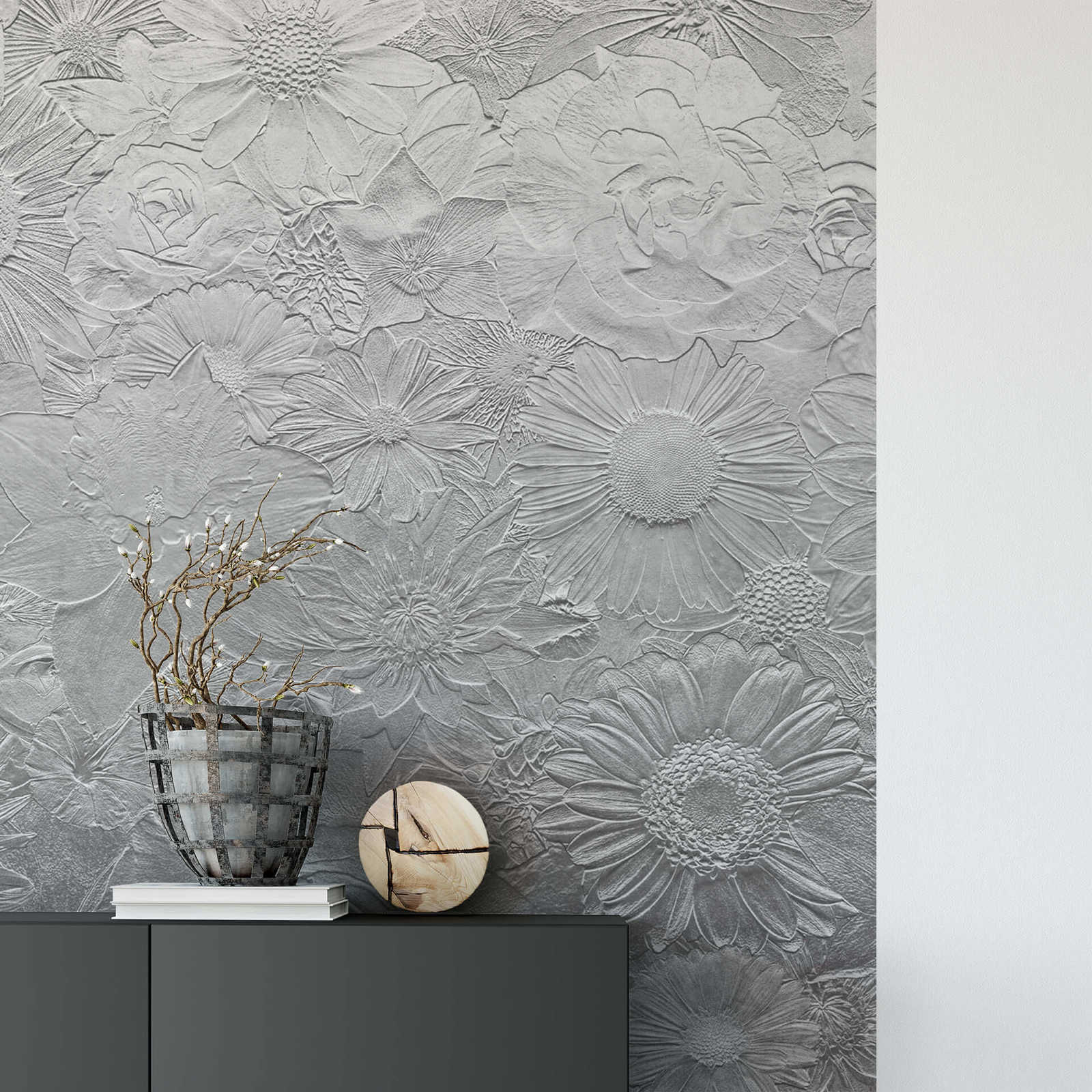             Narrow photo wallpaper flowers in silver
        