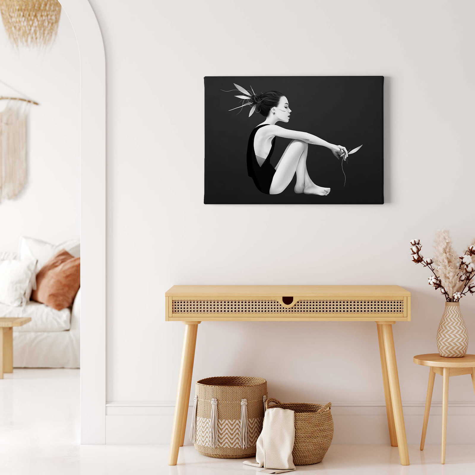             Pintura sobre lienzo en blanco y negro "Skyling" con figura de mujer - 0,70 m x 0,50 m
        
