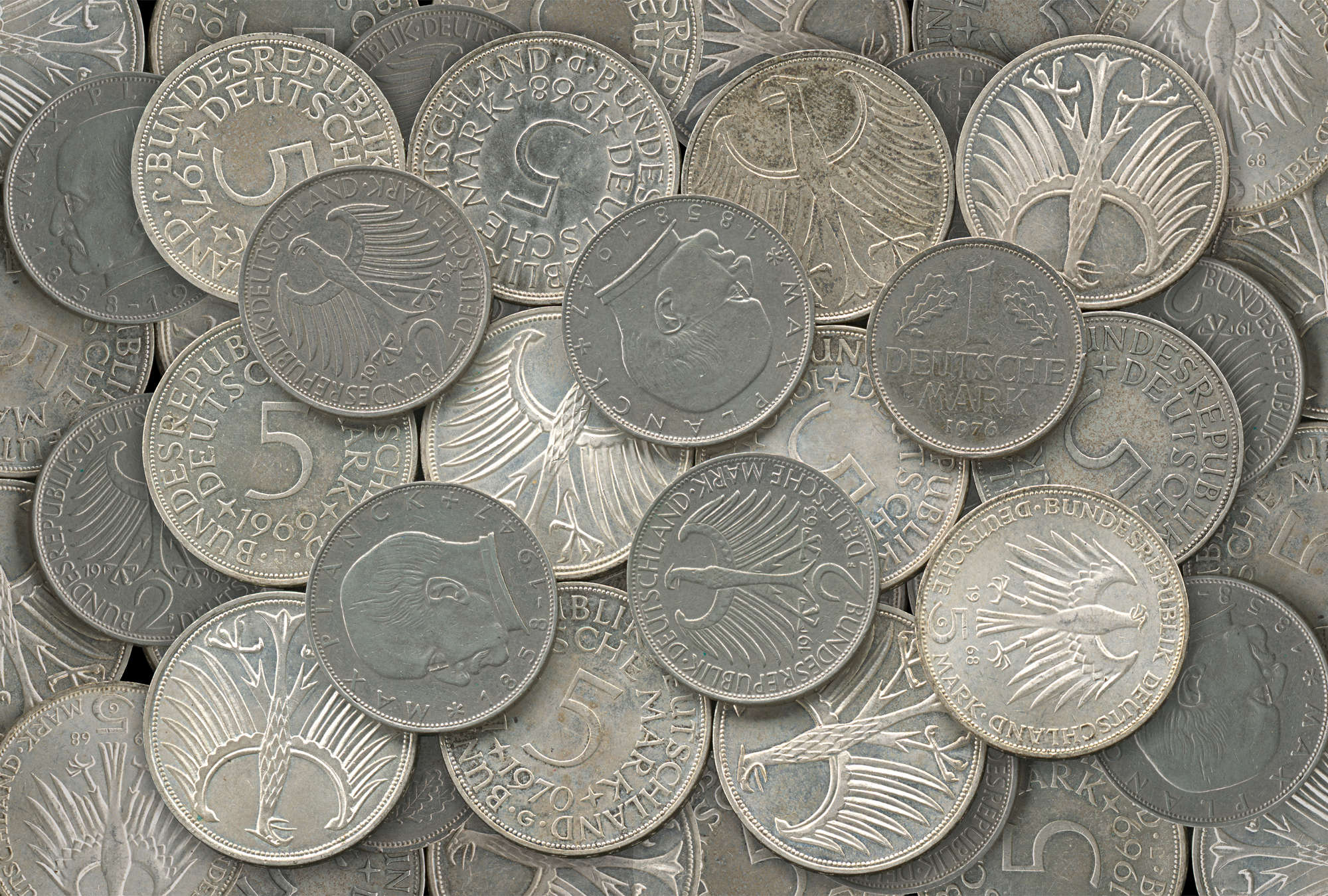             Silver coins mural in detail with 3D effect
        