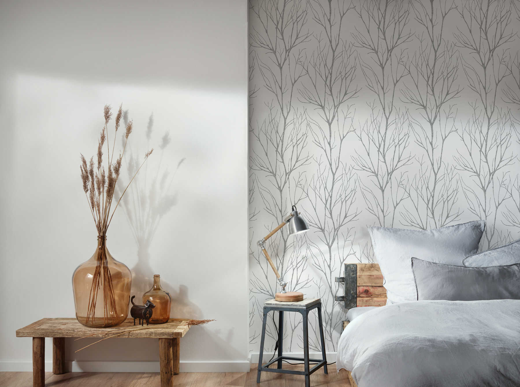             Non-woven wallpaper tree motif & metallic effect - grey, black, white
        