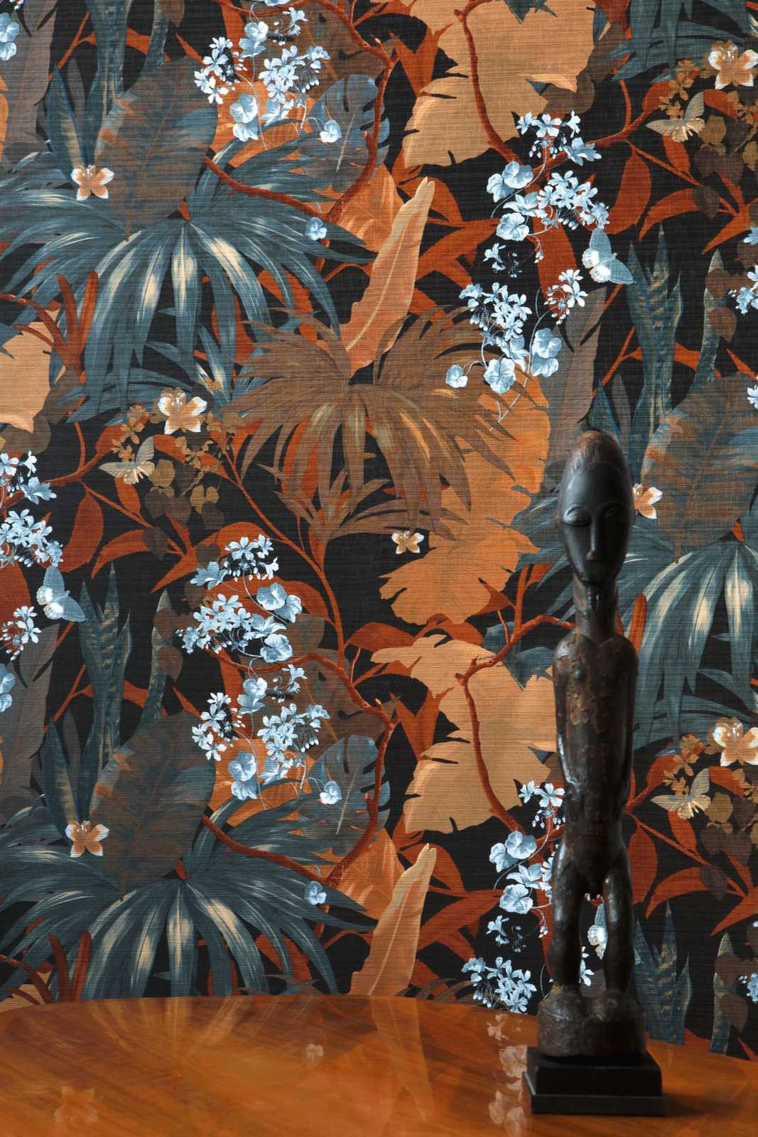             Papel pintado selva con motivo de hojas - naranja, azul
        