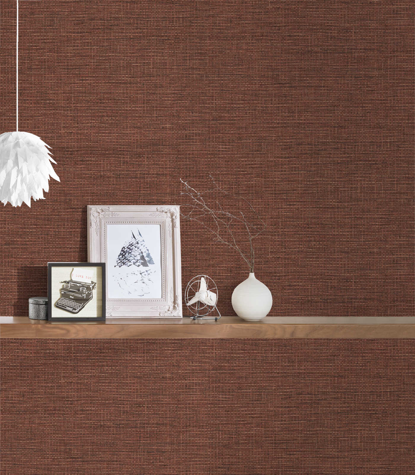             Red wallpaper with raffia pattern & fabric look
        