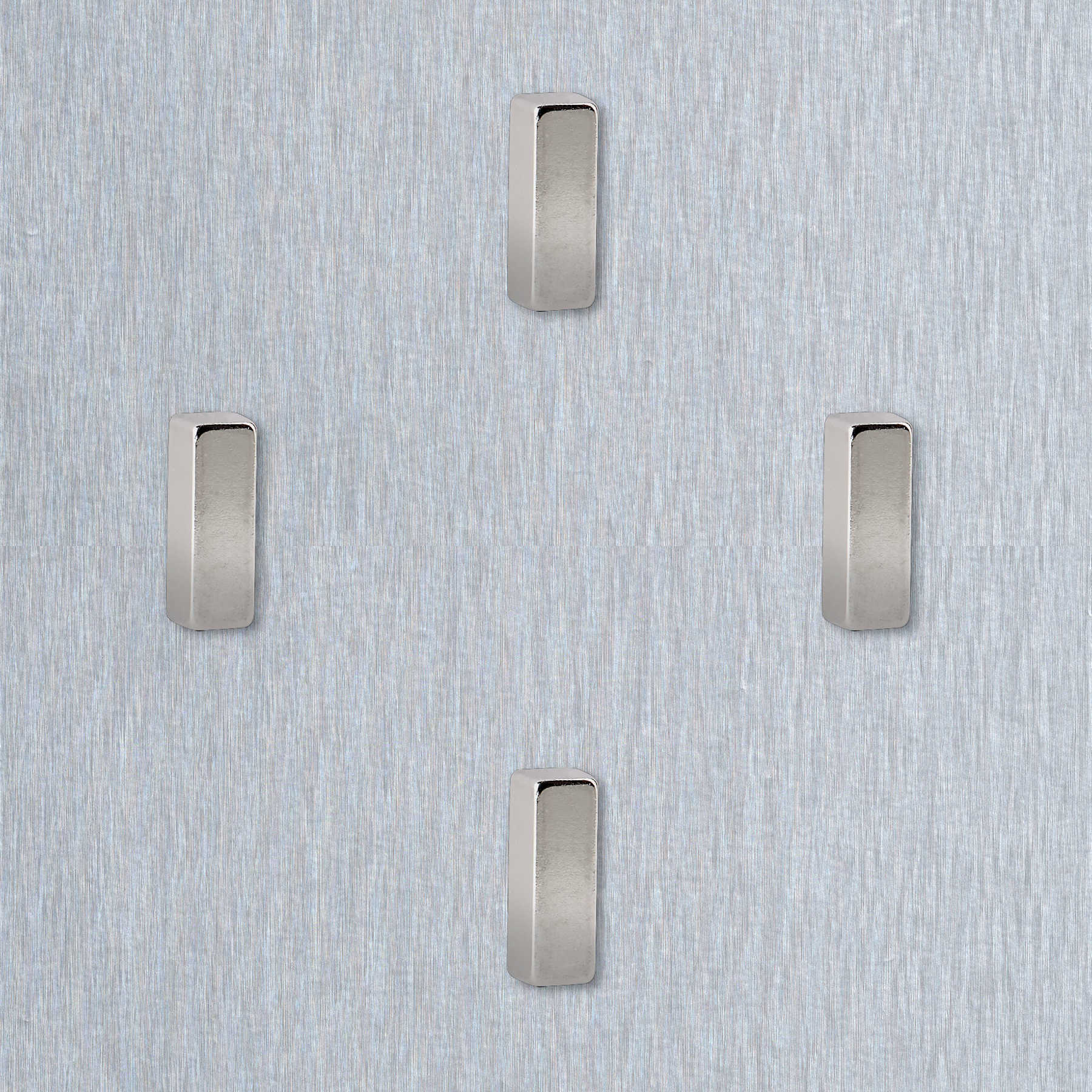             Set of 4 magnets in 6 x 18 x 6 mm
        
