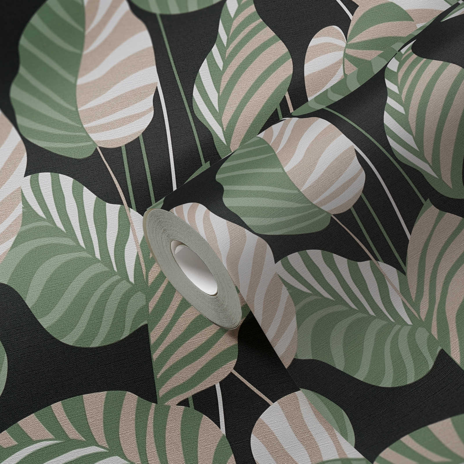             Vliesbehang met palmbladeren in een lichte glans - zwart, groen, goud
        