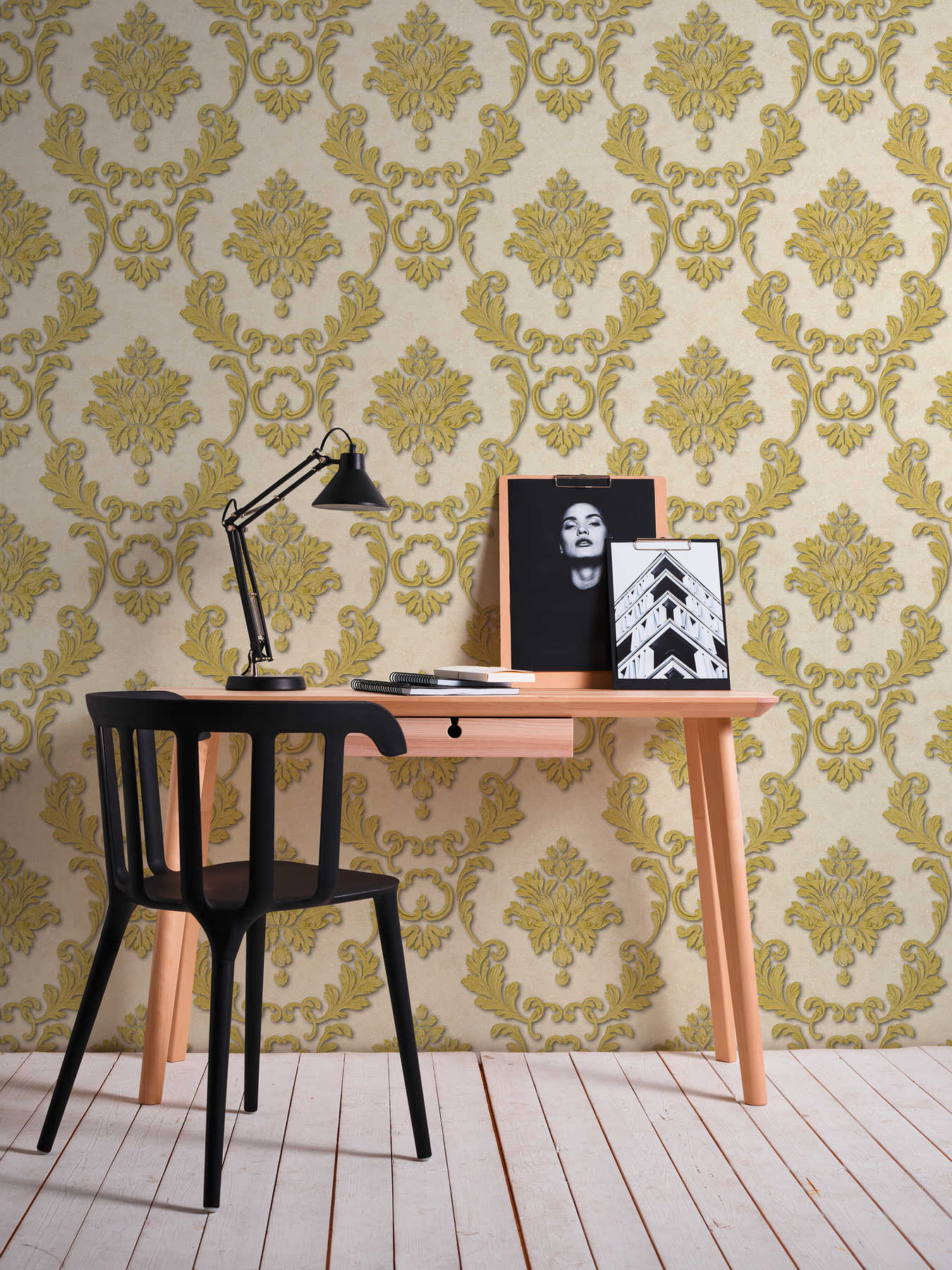             Designer wallpaper floral ornaments & metallic effect - cream, gold
        