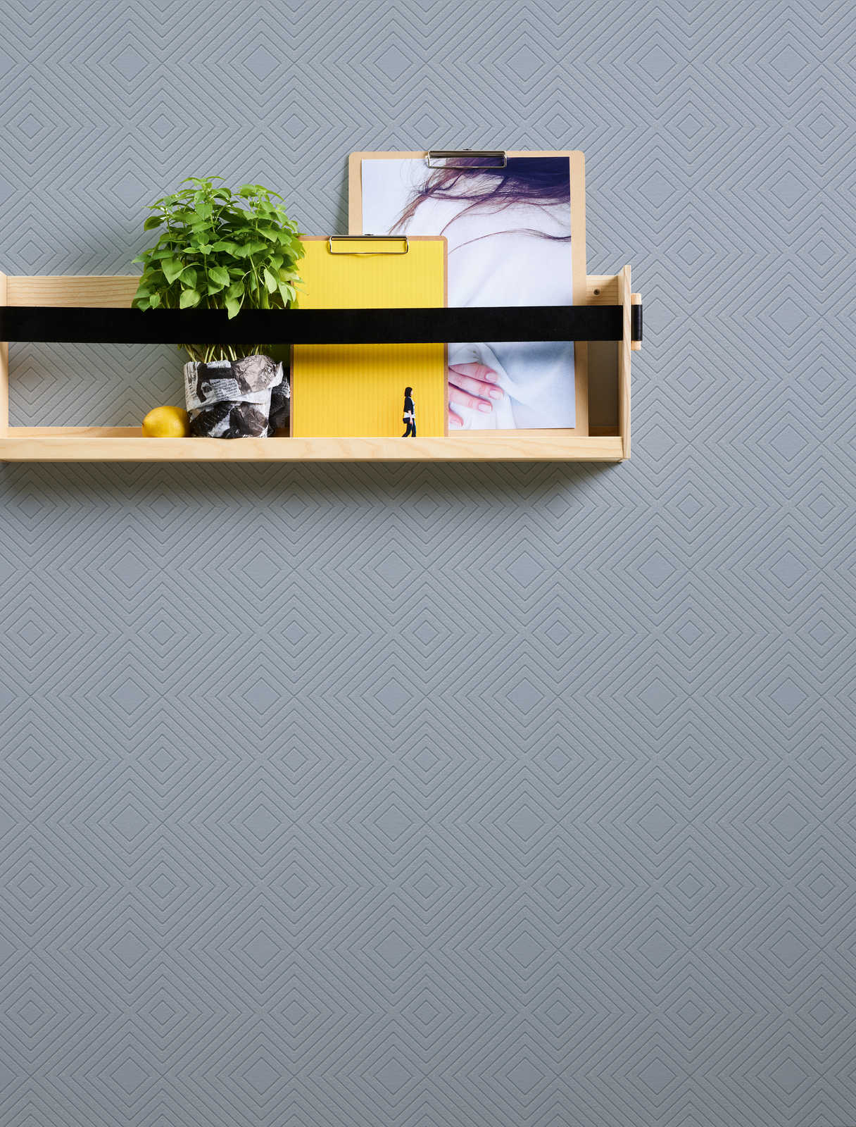             Modern non-woven wallpaper with metallic effect - blue
        