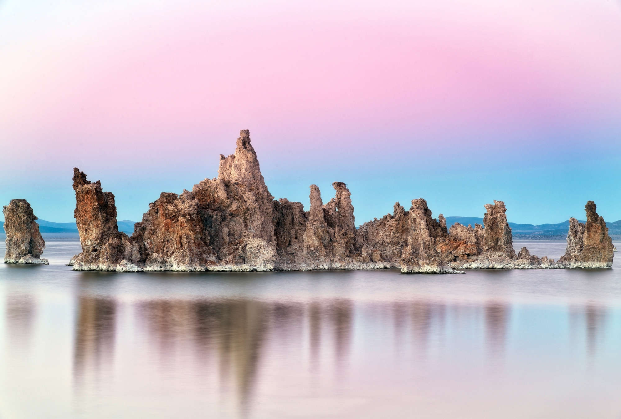            Photo wallpaper rocks in reflecting water with pink sky
        