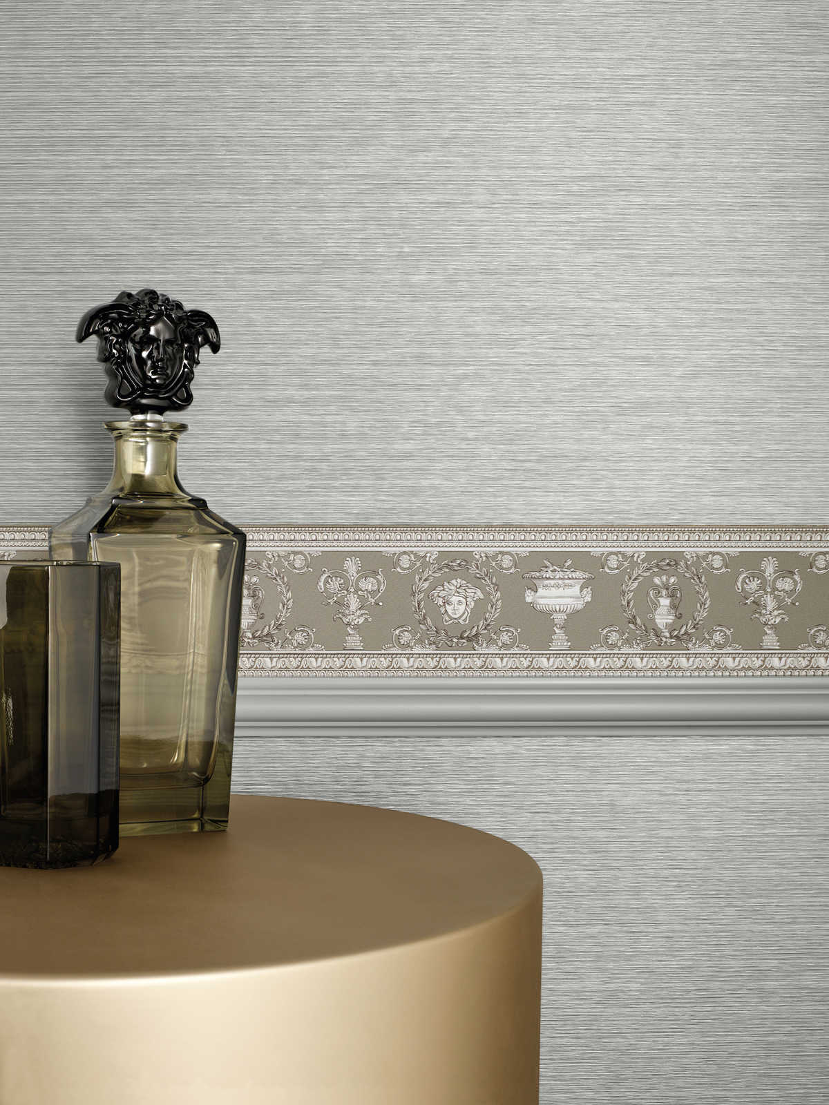             Mottled non-woven wallpaper with metallic accents - silver, grey
        