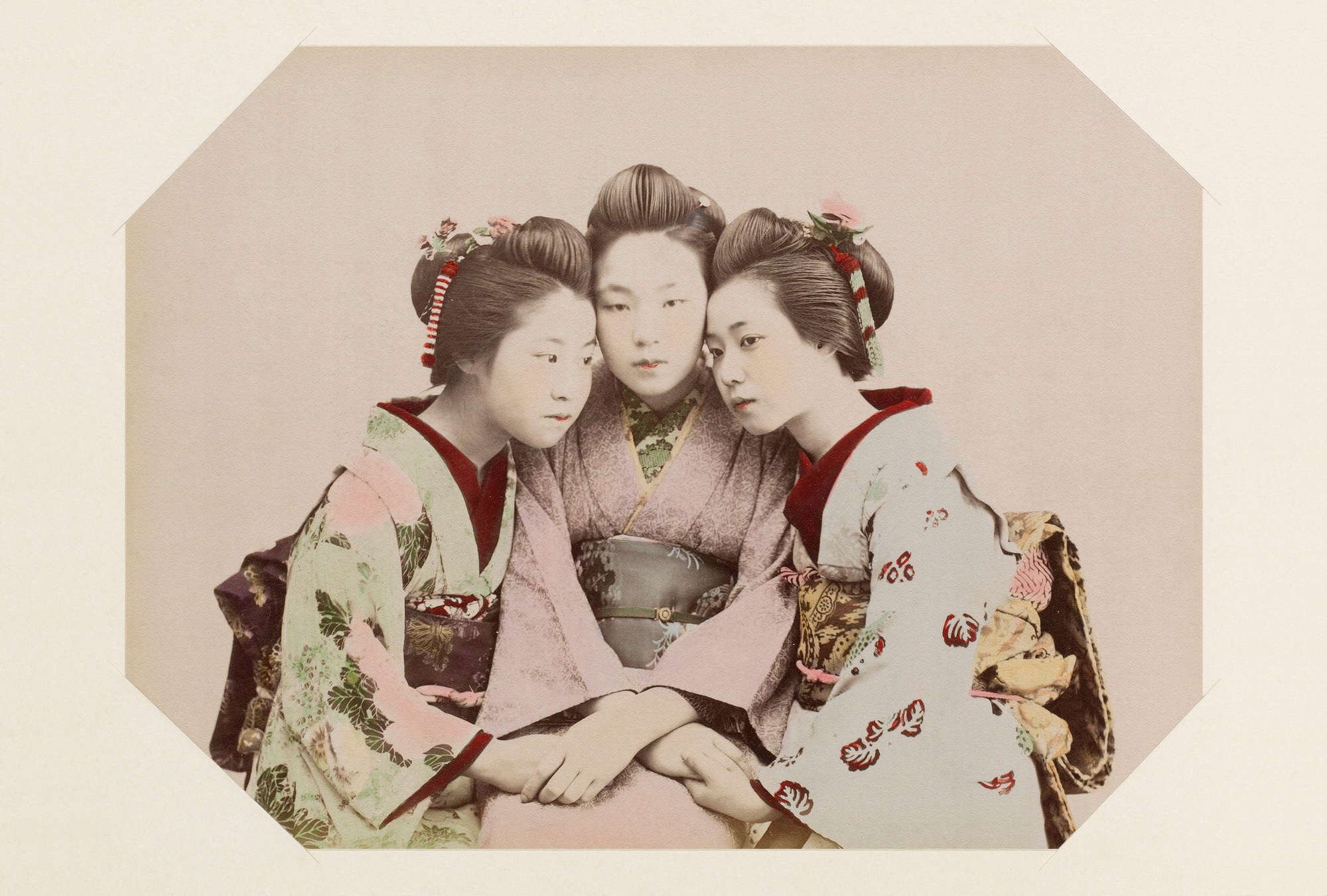             Kyoto 1 - Vintage Geisha Portret behang met fotolijst
        