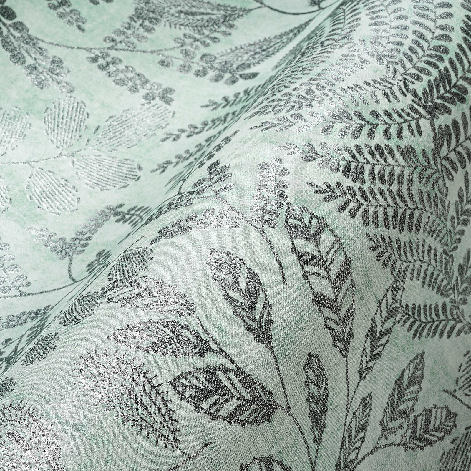             Papier peint Skandi avec motif de feuilles métalliques - bleu, vert
        