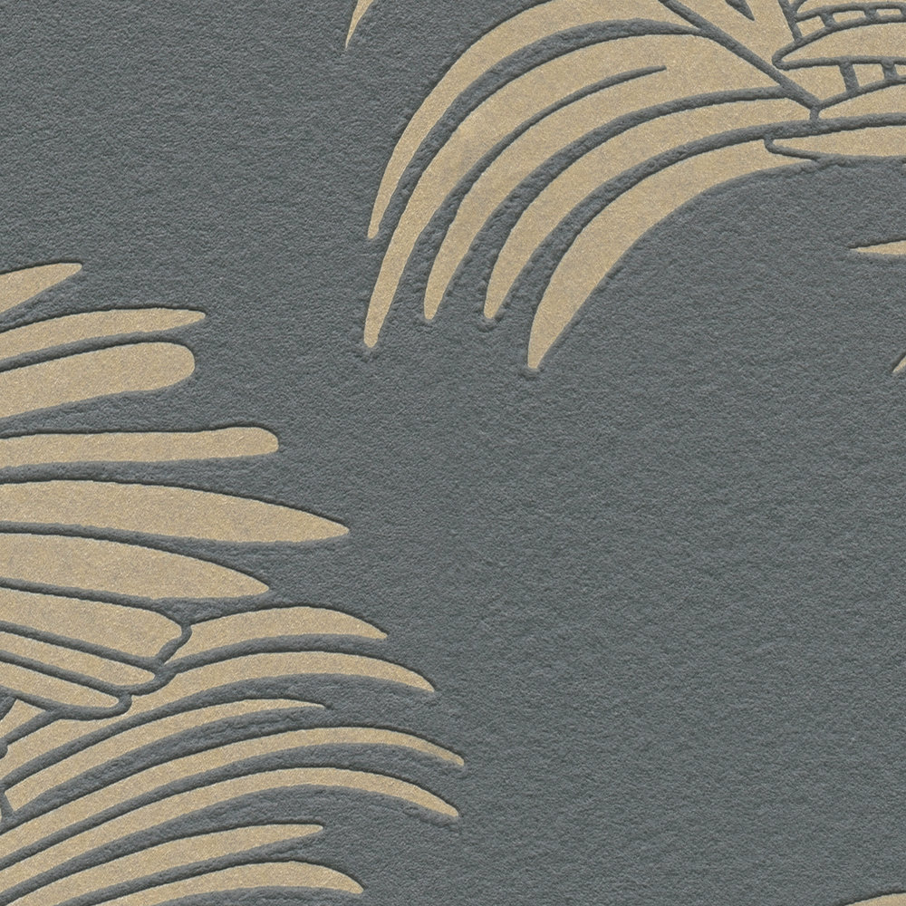             Papel pintado de hojas de palmera gris y dorado con estructura y efecto metálico
        