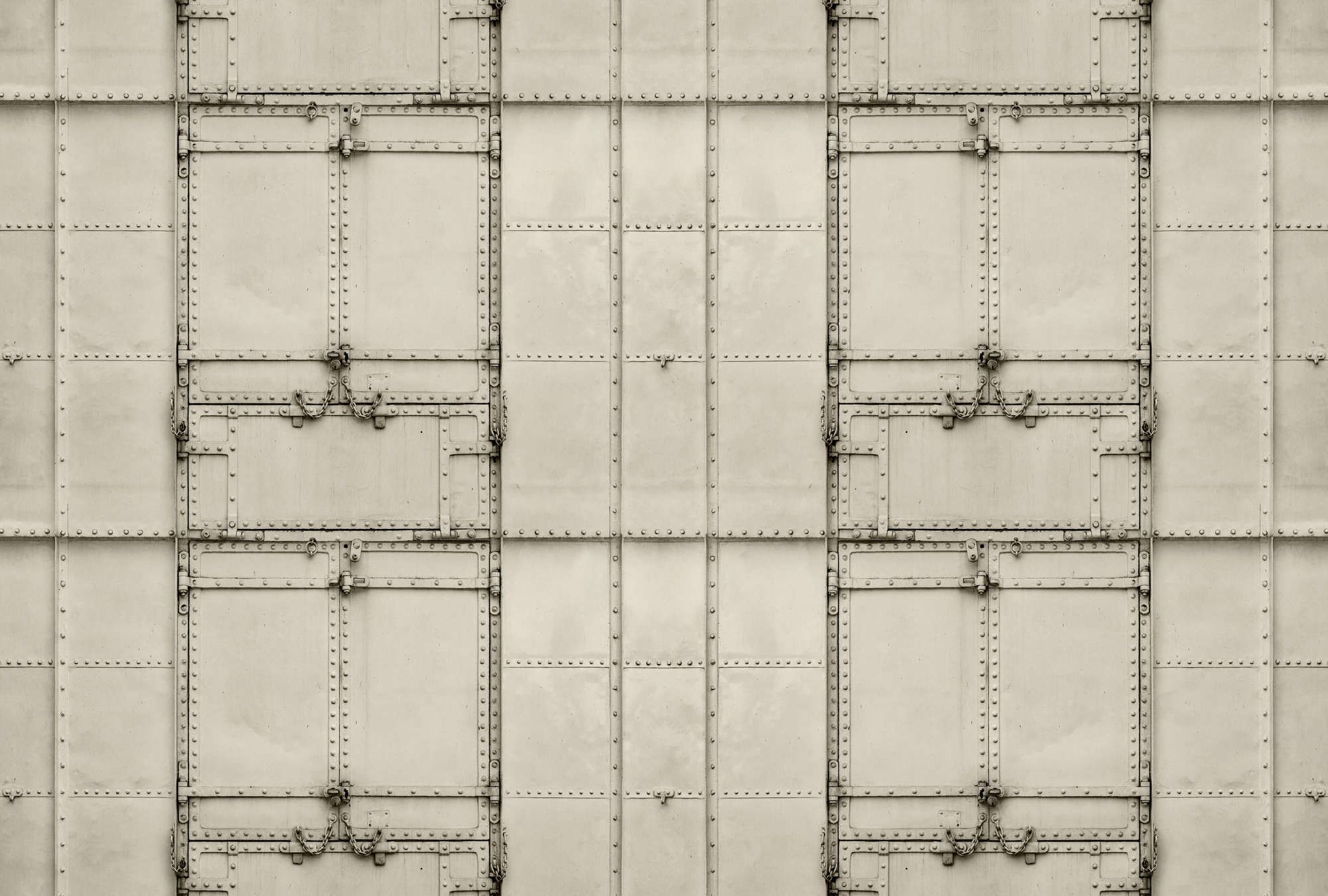             Photo wallpaper »madurai« - Patchwork design with metal plates with rivets & chains - Matt, smooth non-woven fabric
        