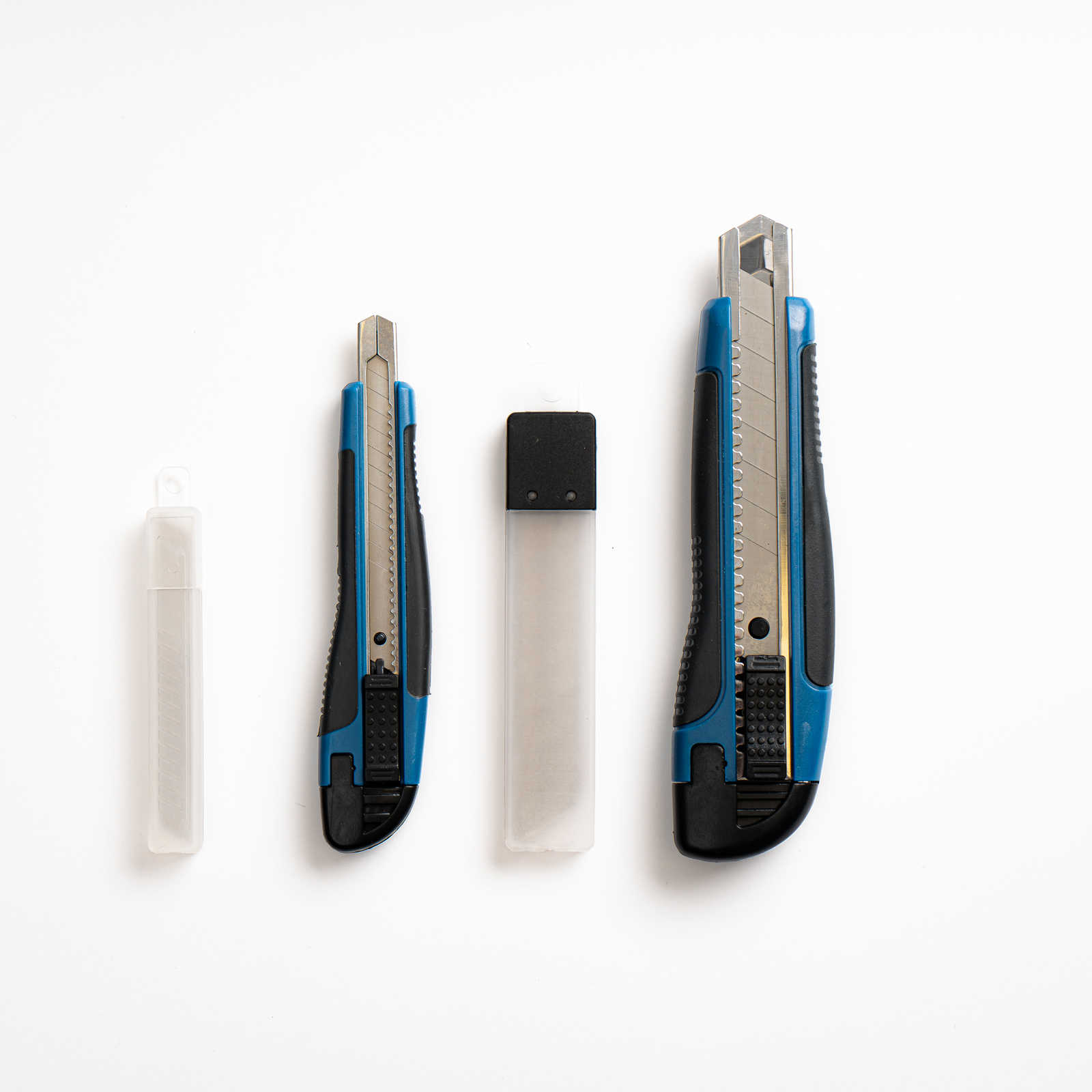         utility knife set with spare blades
    