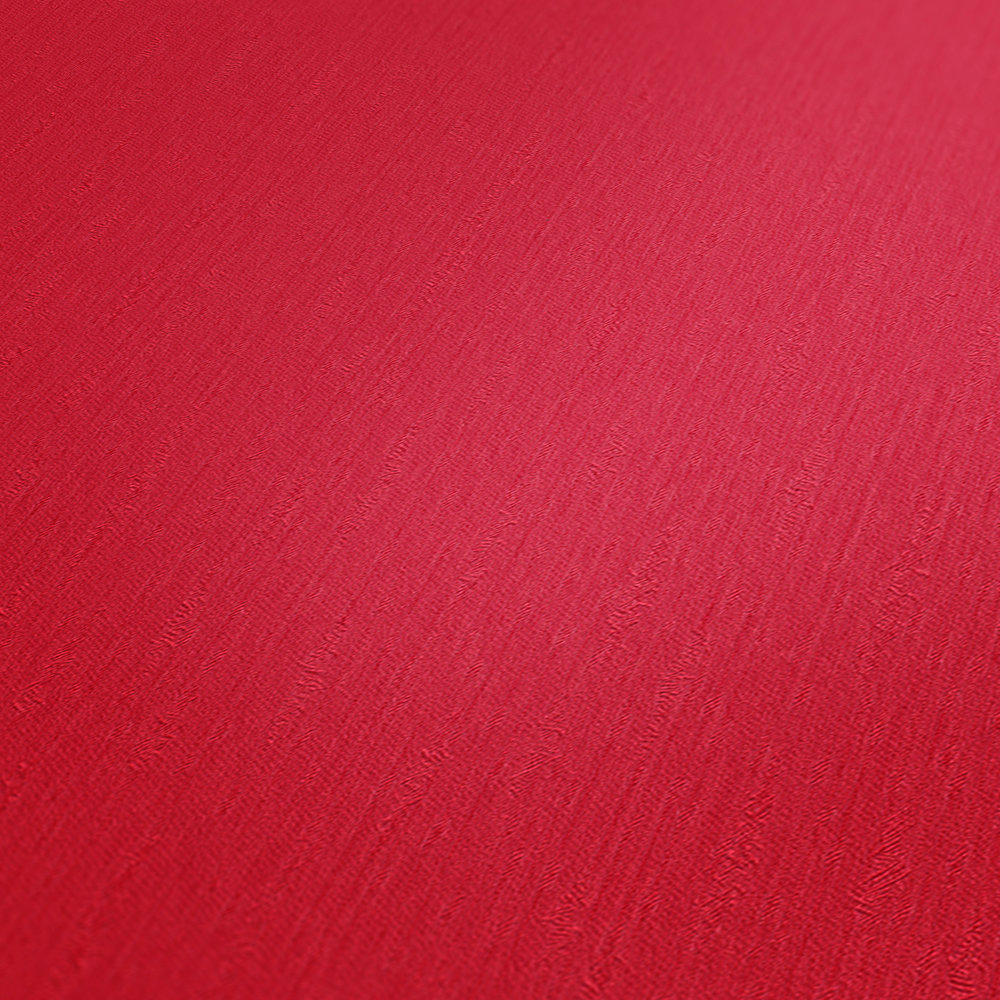             Red non-woven wallpaper intense fuchsia with satin finish
        