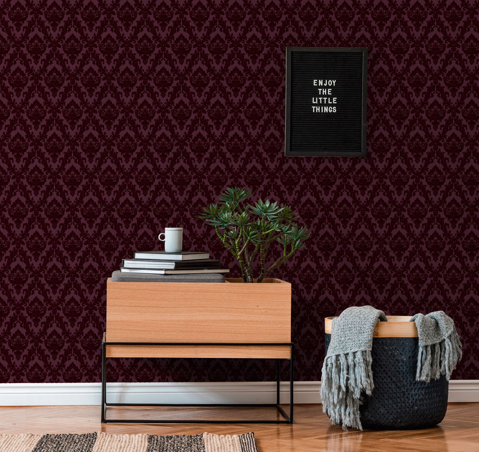            Baroque wallpaper black & purple with gothic design - red
        